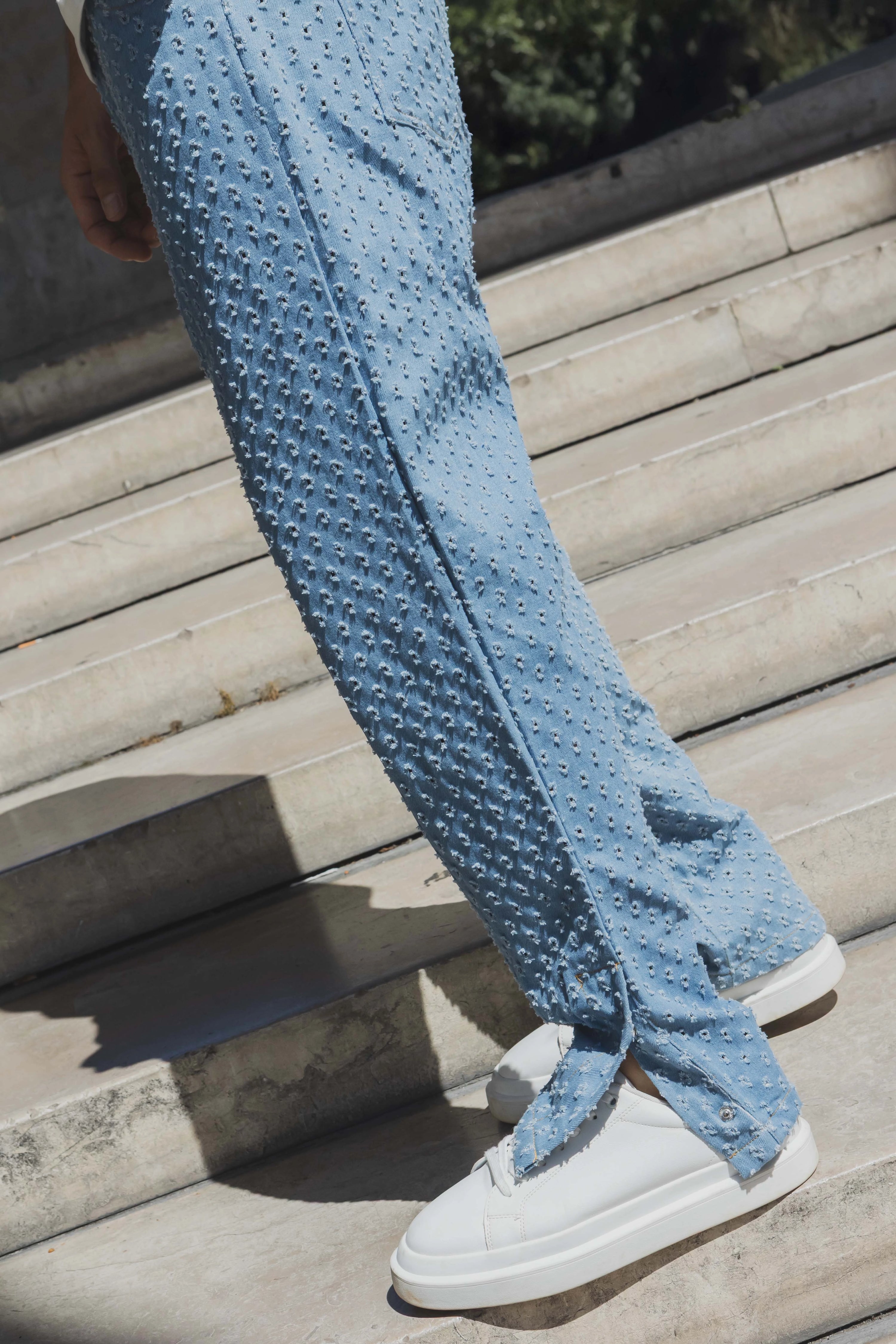 Jean large à motifs troués