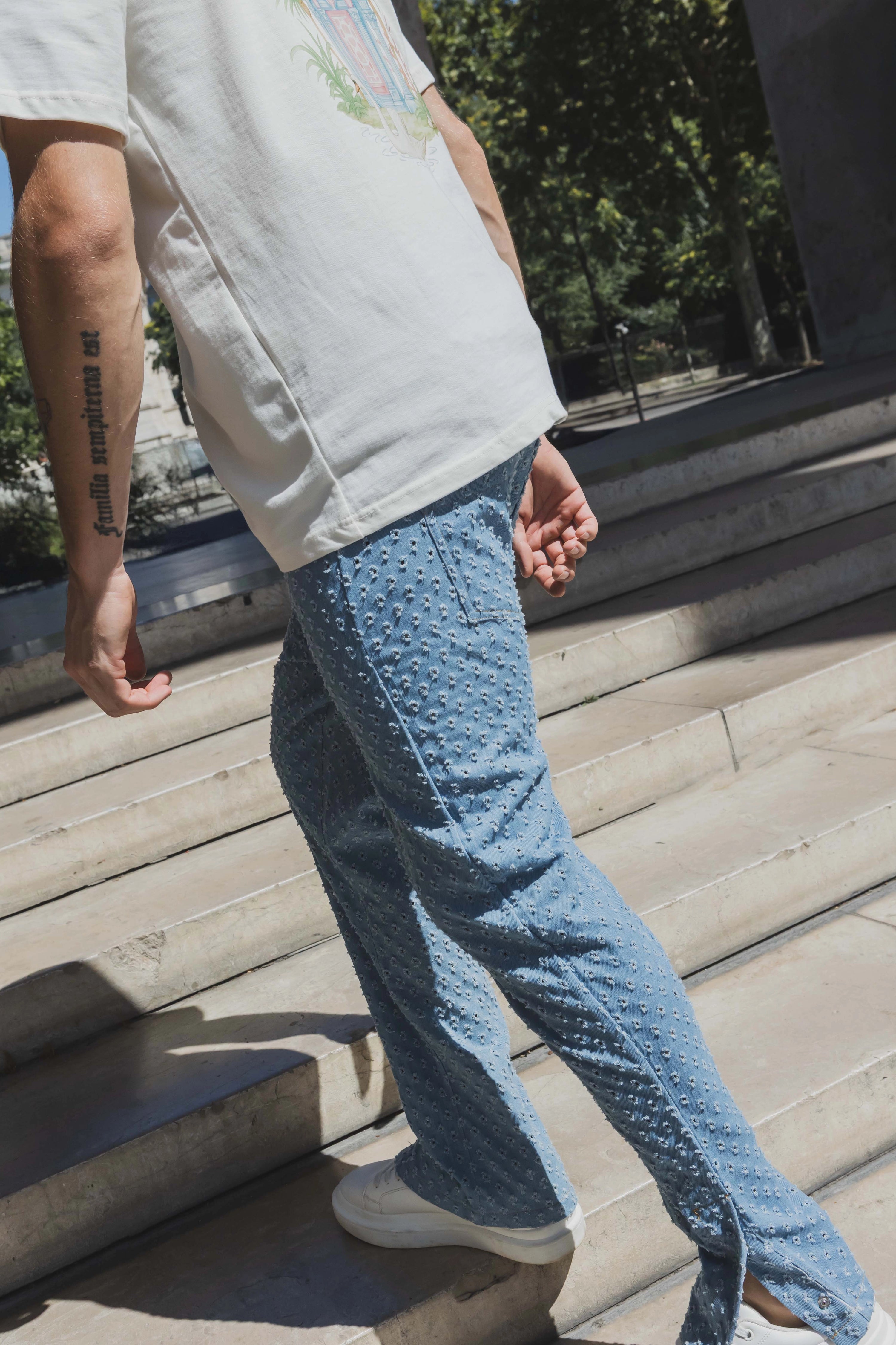 Jean large à motifs troués