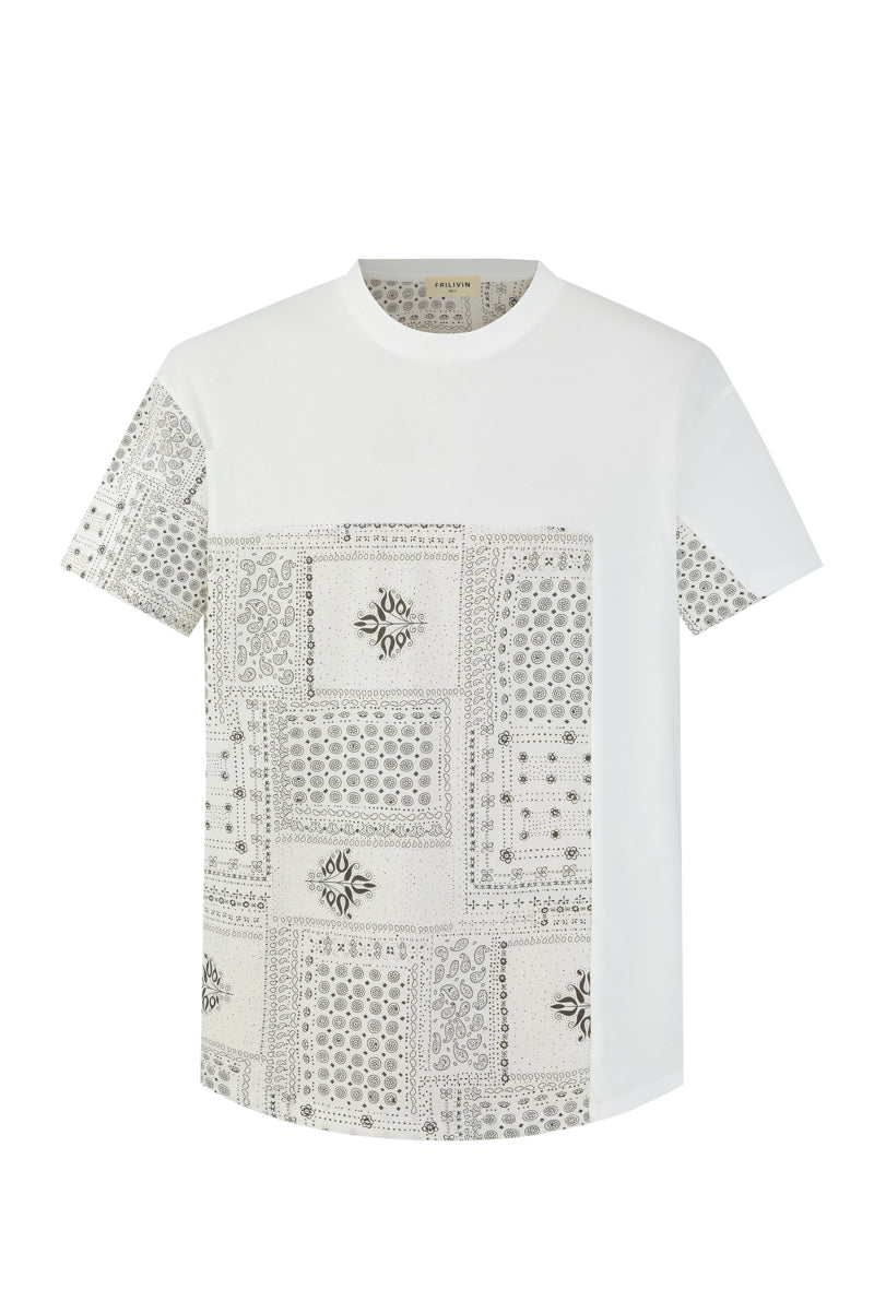 Short-sleeved bandana pattern t-shirt