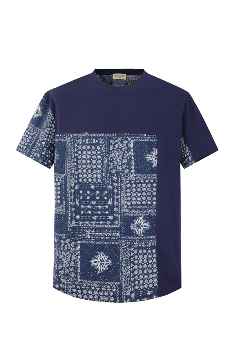 Short-sleeved bandana pattern t-shirt