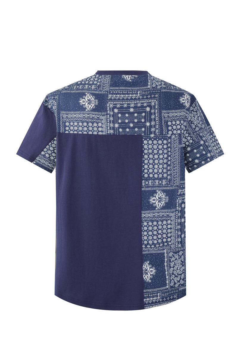 Short-sleeved bandana pattern t-shirt