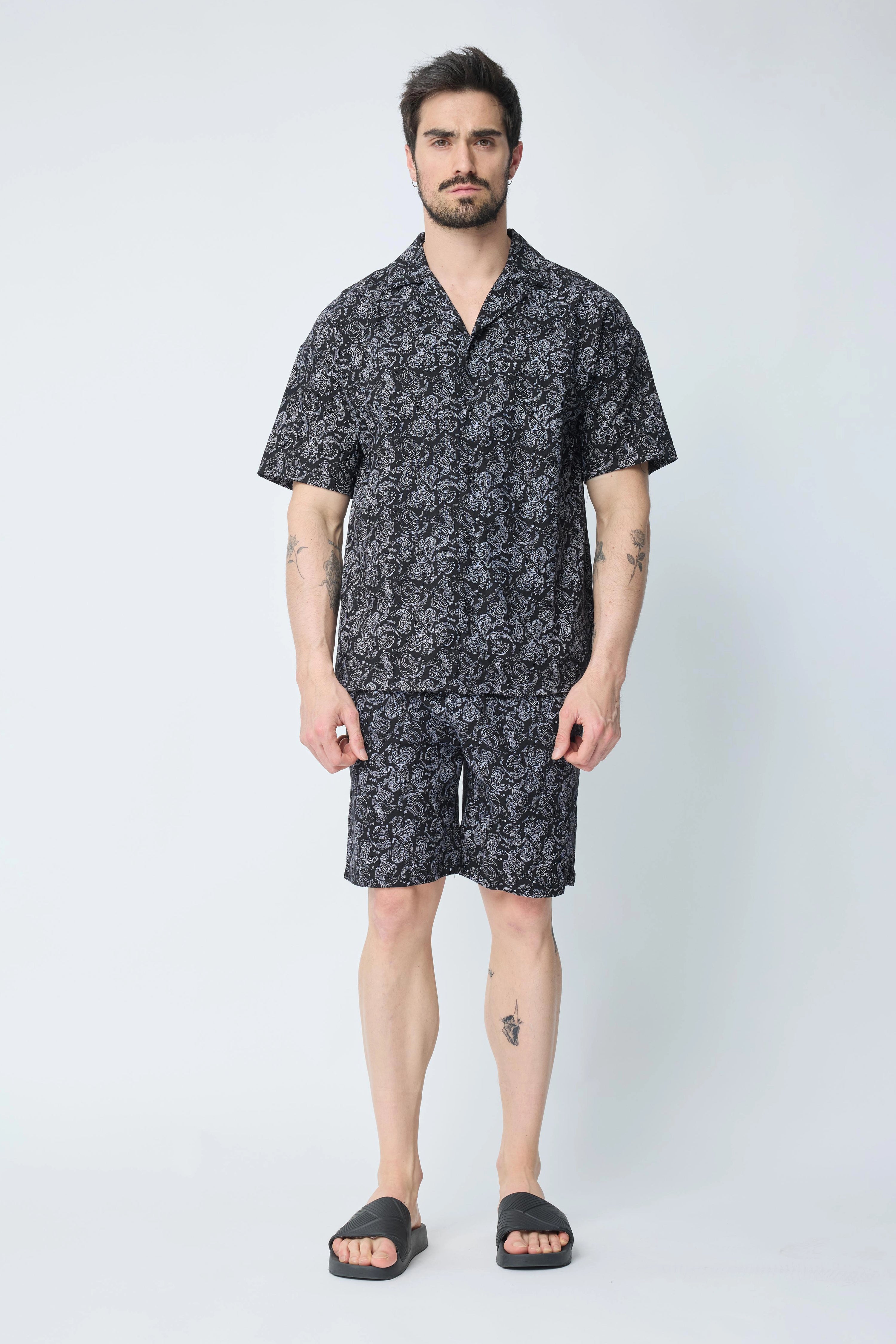 Ensemble short et chemise a motifs bandana