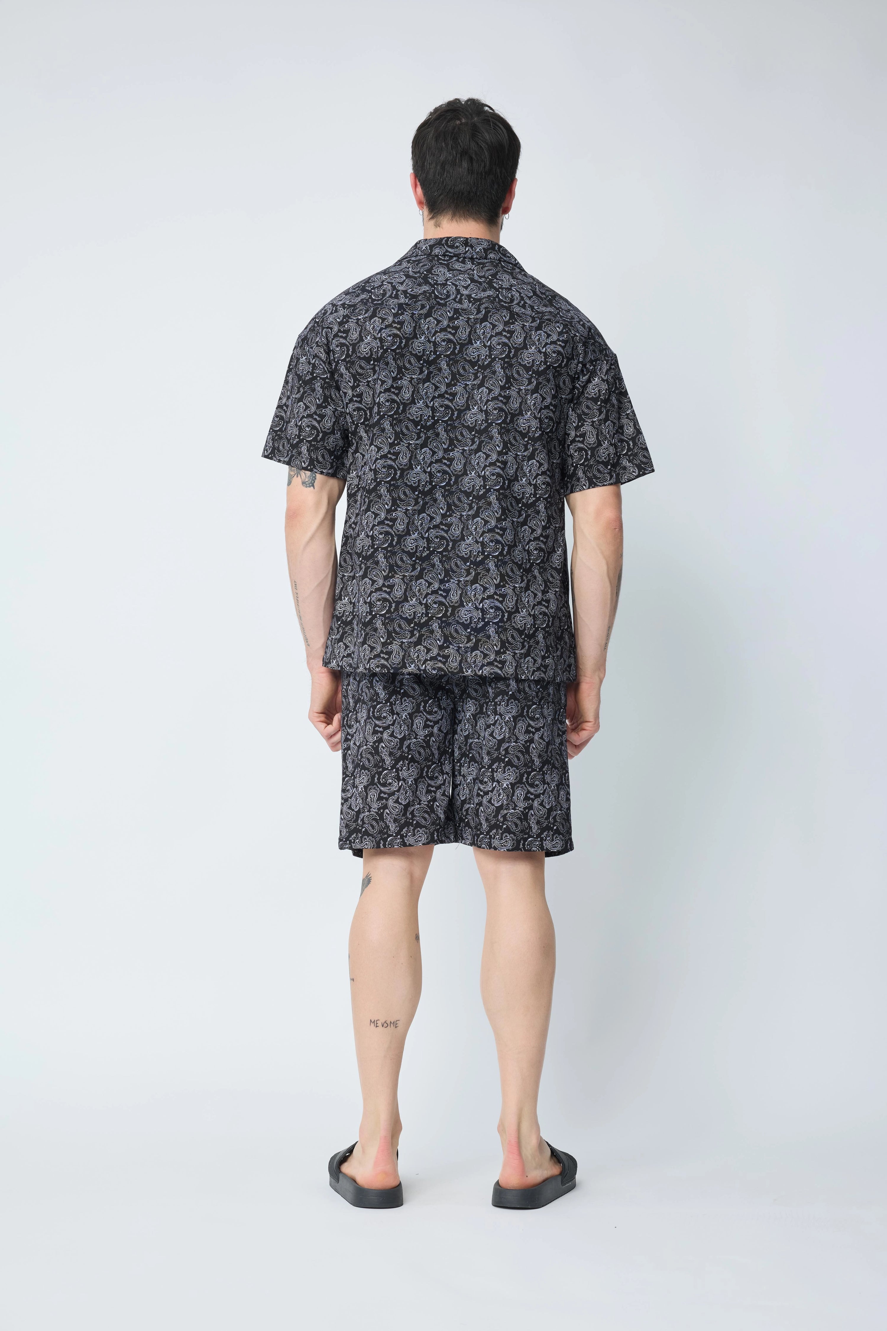 Ensemble short et chemise a motifs bandana