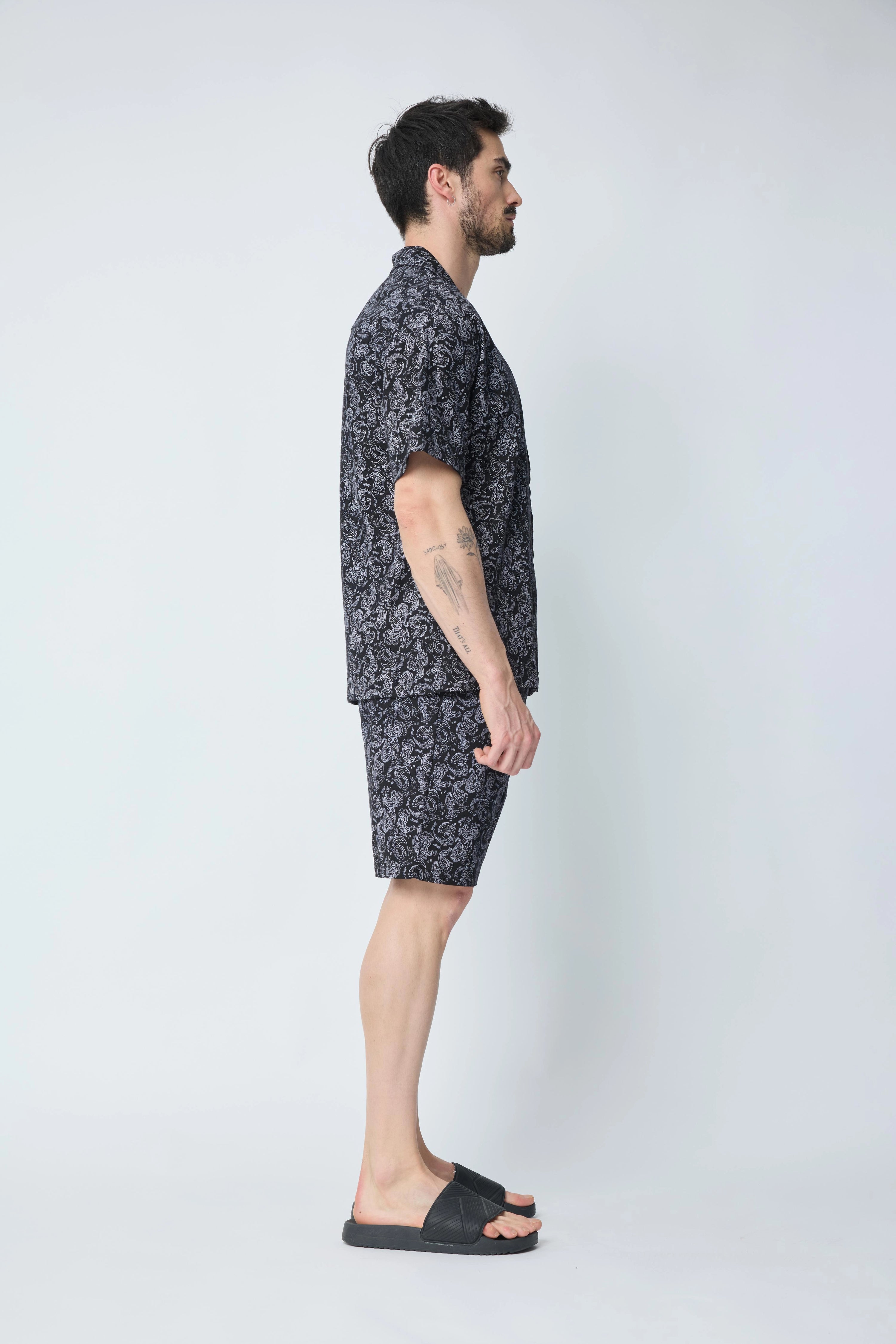 Ensemble short et chemise a motifs bandana