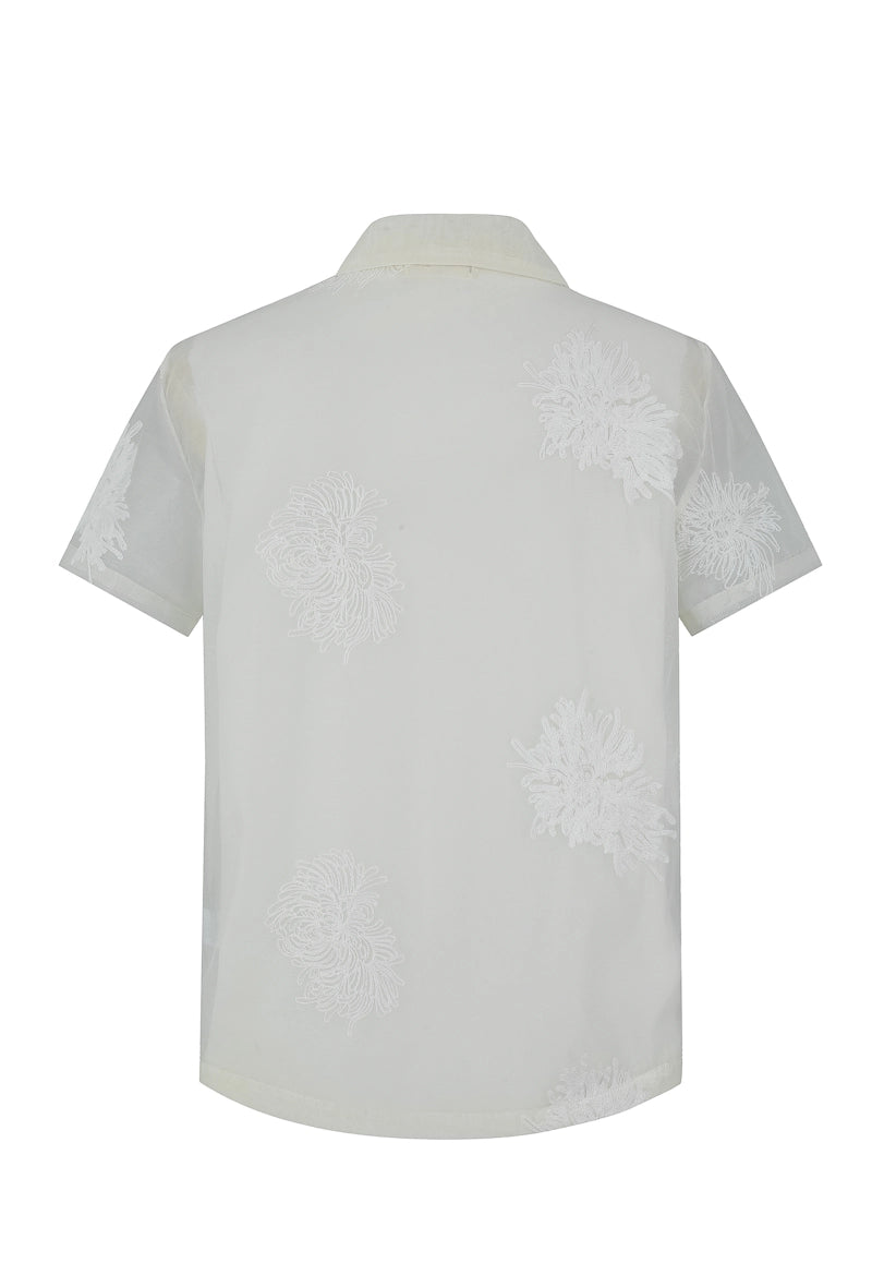 Short-sleeved shirt with embroidered floral patterns