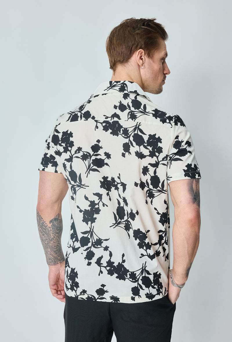 Short-sleeved shirt with floral patterns