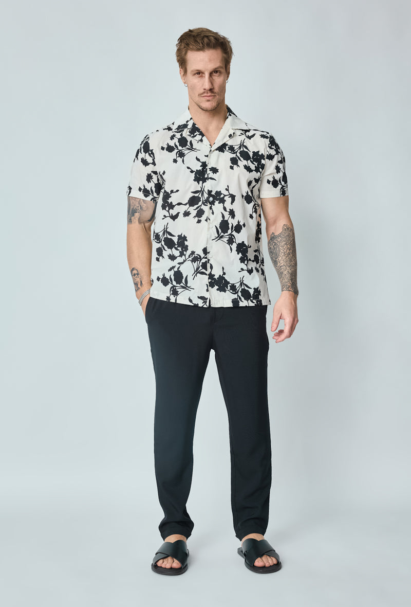 Short-sleeved shirt with floral patterns