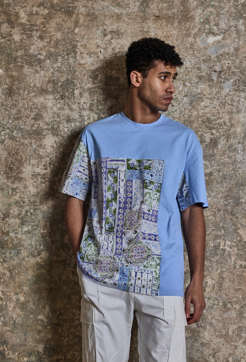 Two-material T-shirt with abstract patterns