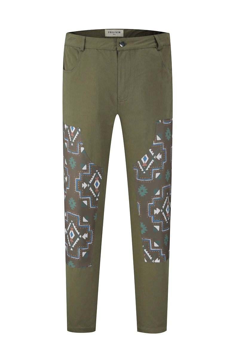 Plain straight pants with geometric patch