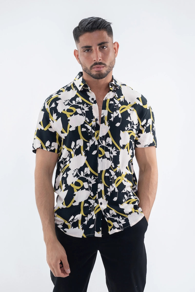 Chemise à manches courtes avec un motif floral abstrait