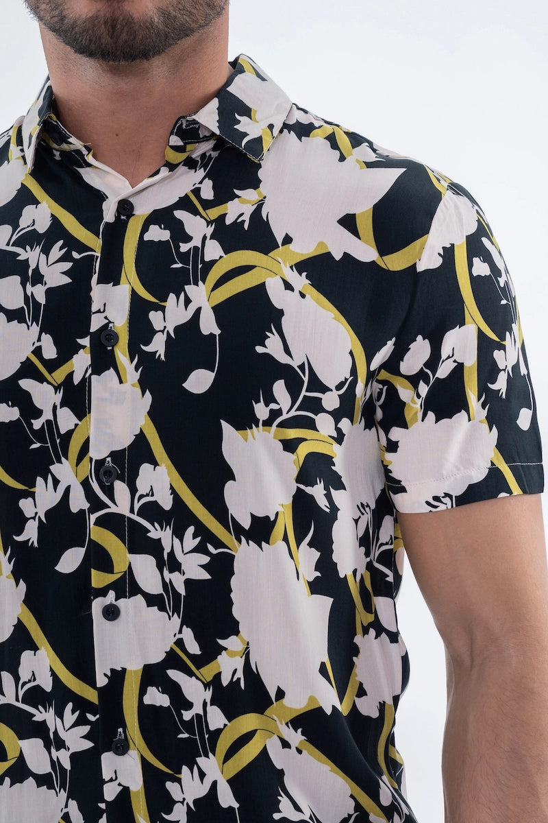 Short-sleeved shirt with an abstract floral pattern