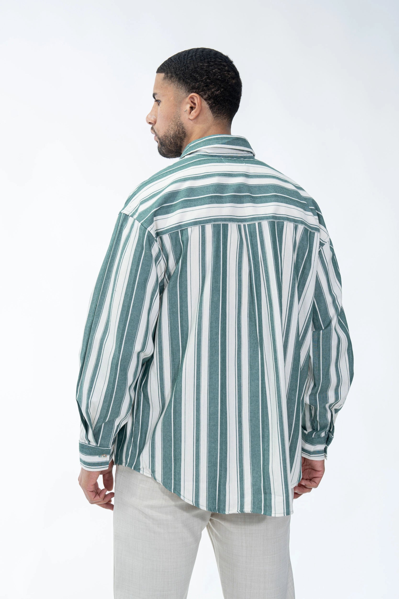 Long-sleeved shirt with vertical stripes and chest pocket