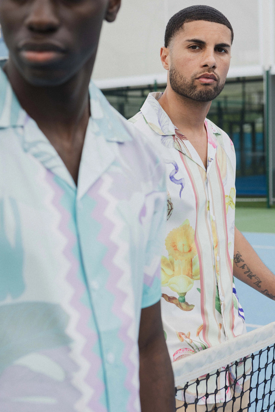 Chemise à motifs florals et faune