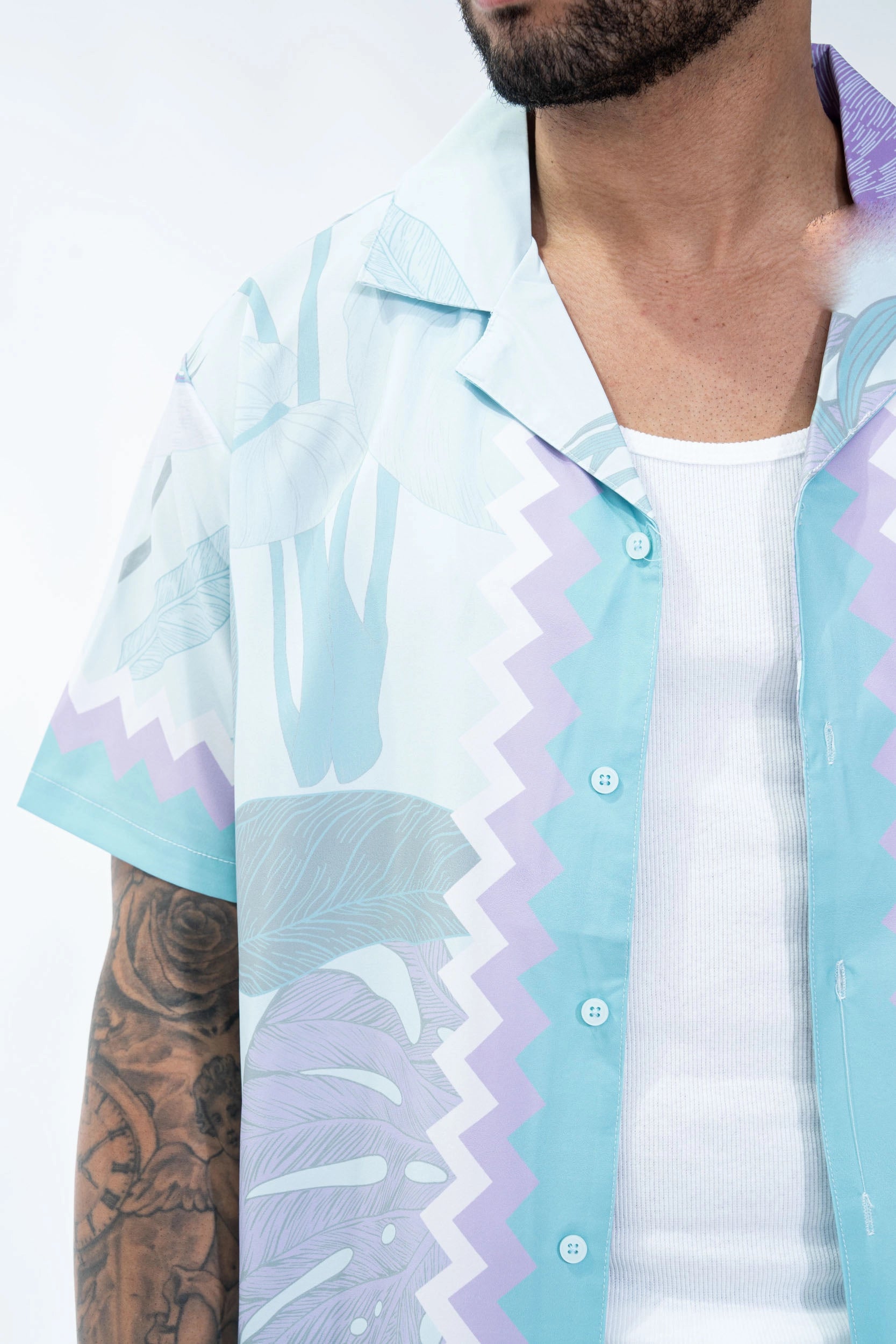 Elegant shirt with a pastel print