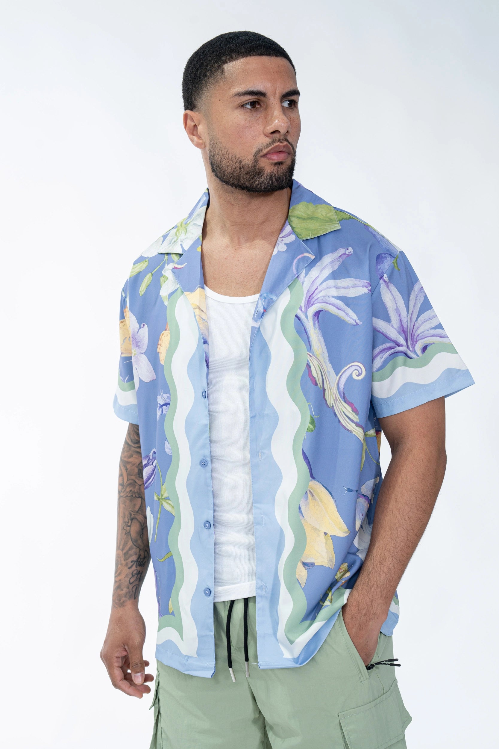 Chemise chic avec des motifs botaniques