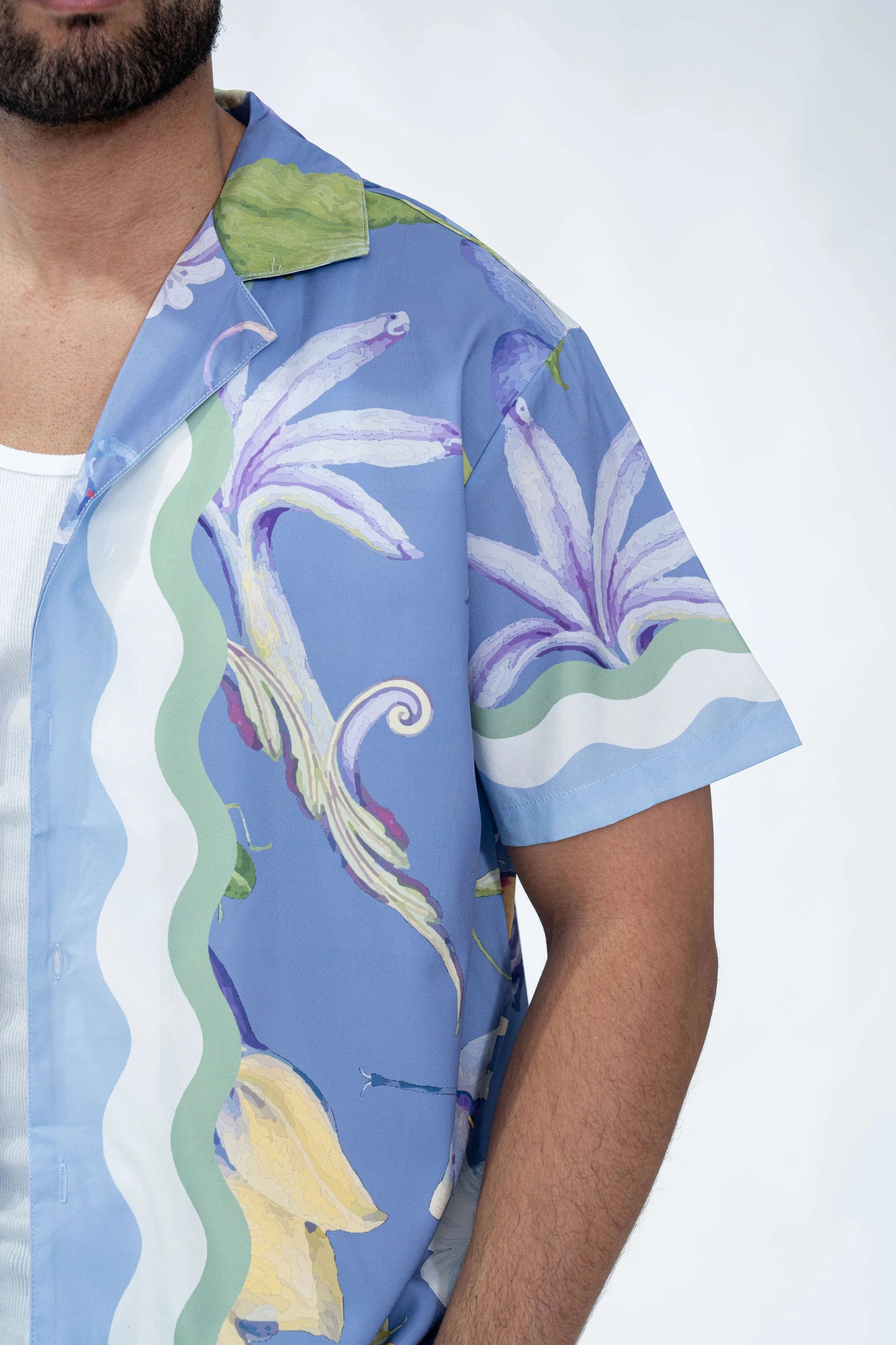 Chic shirt with botanical patterns