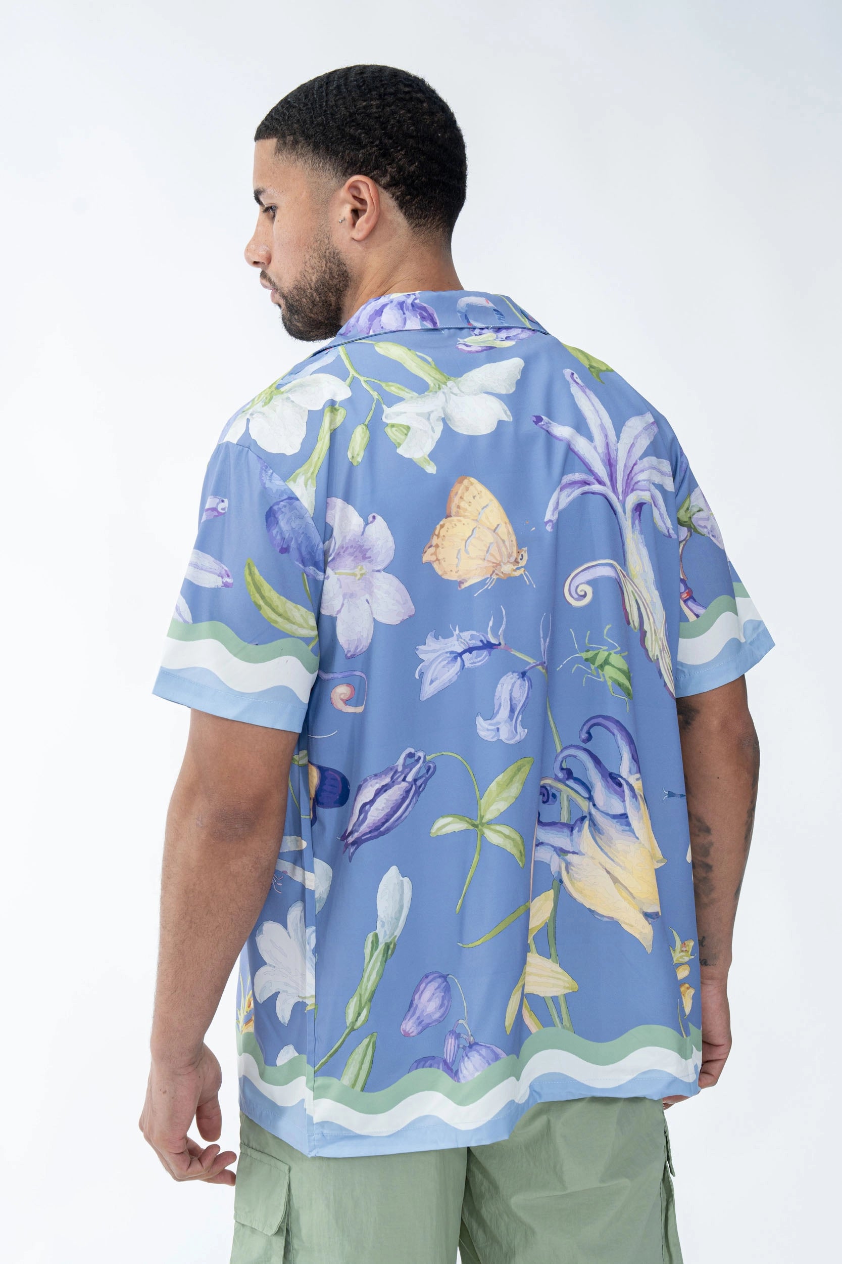 Chic shirt with botanical patterns
