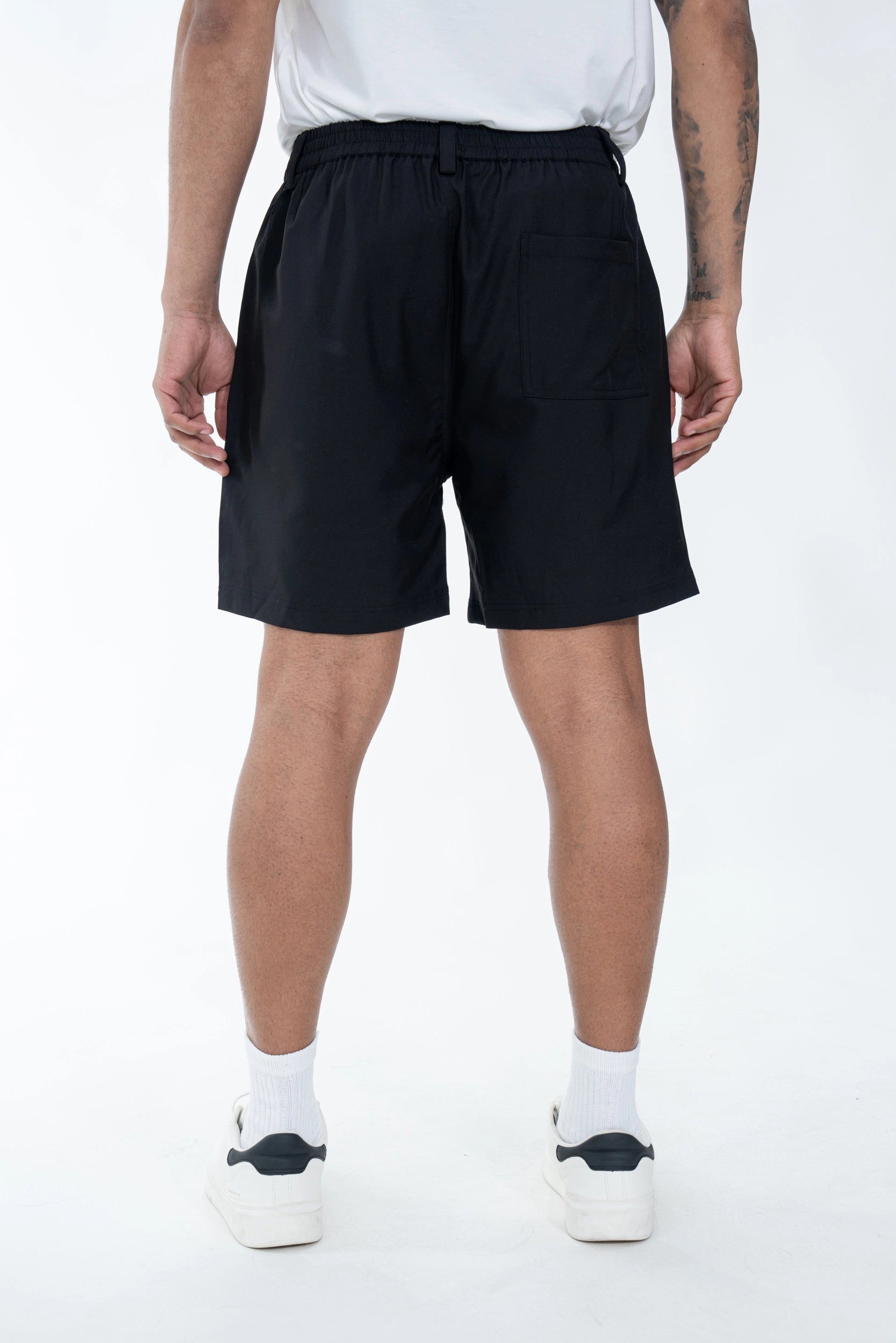 Chic mid-length shorts