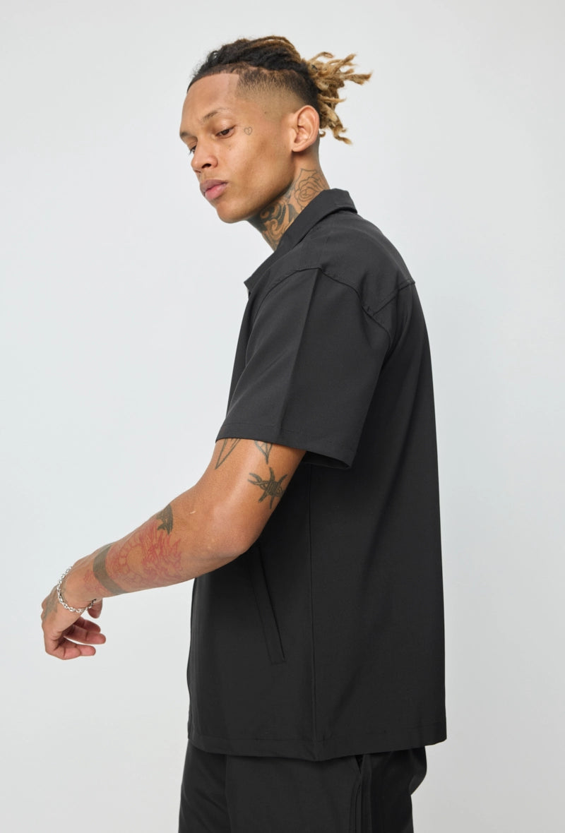 Ensemble chemise et shorts zippé moderne