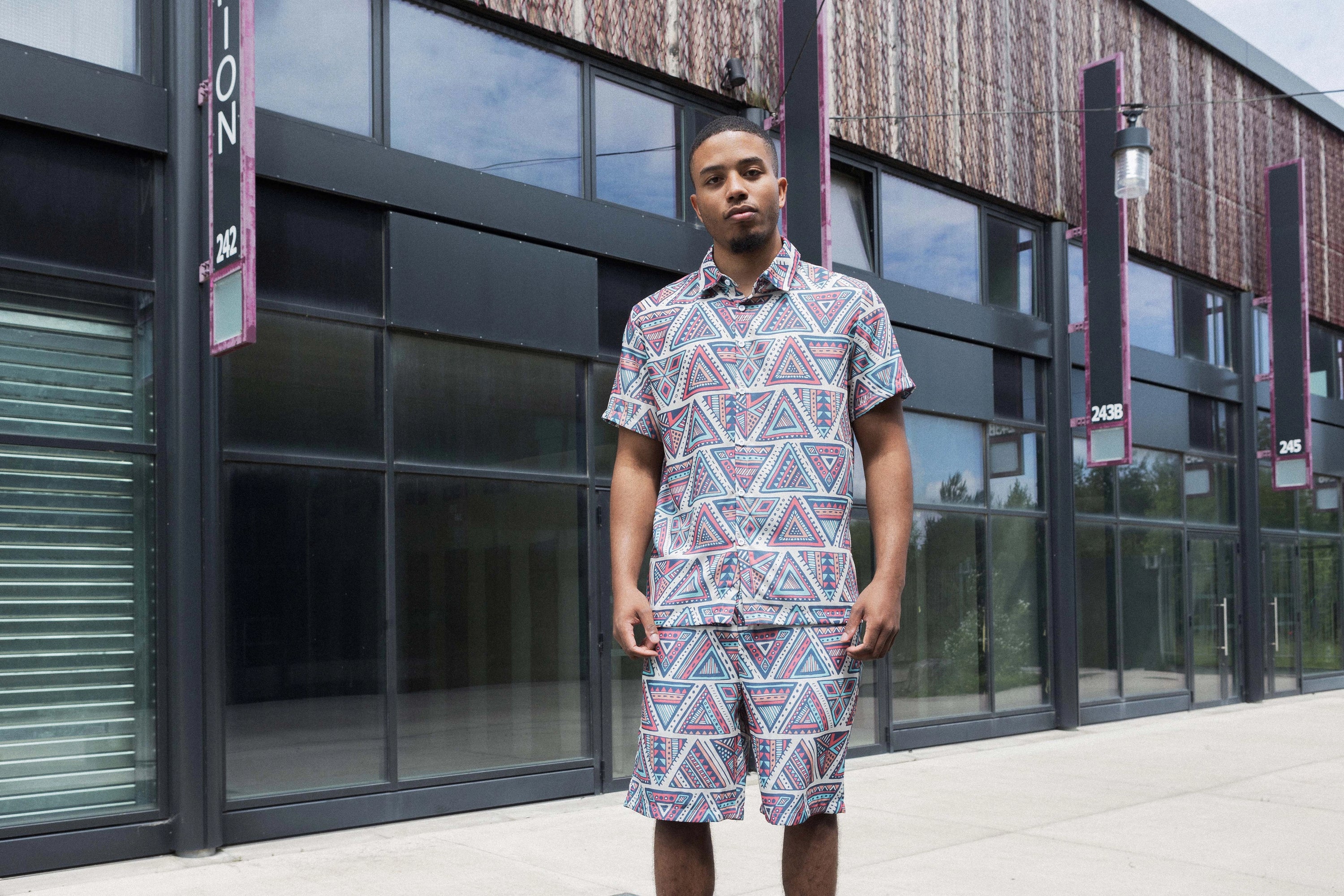 Ensemble tribal géométrique