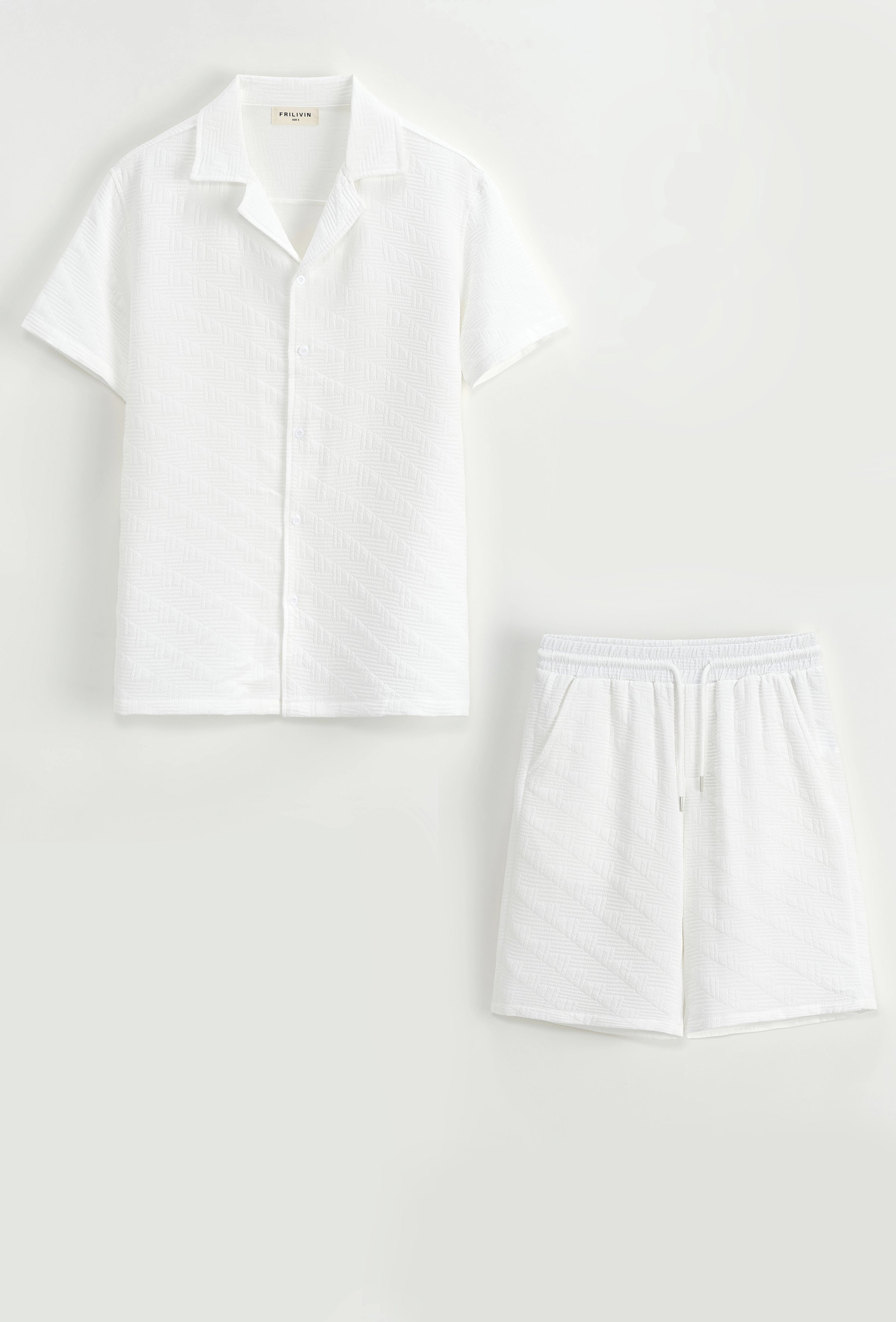 Ensemble chemise et short unis à motif