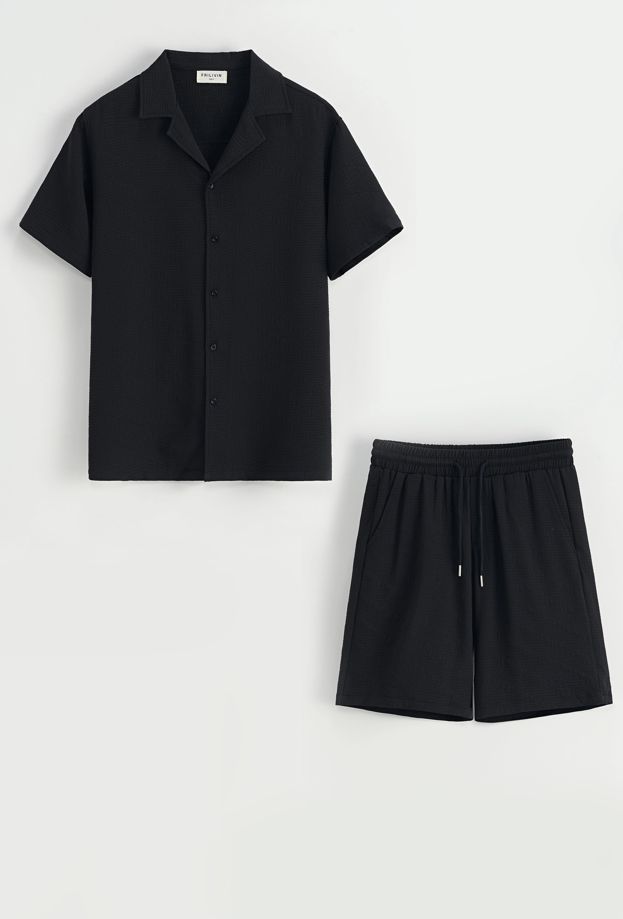 Ensemble chemise et short unis à motif