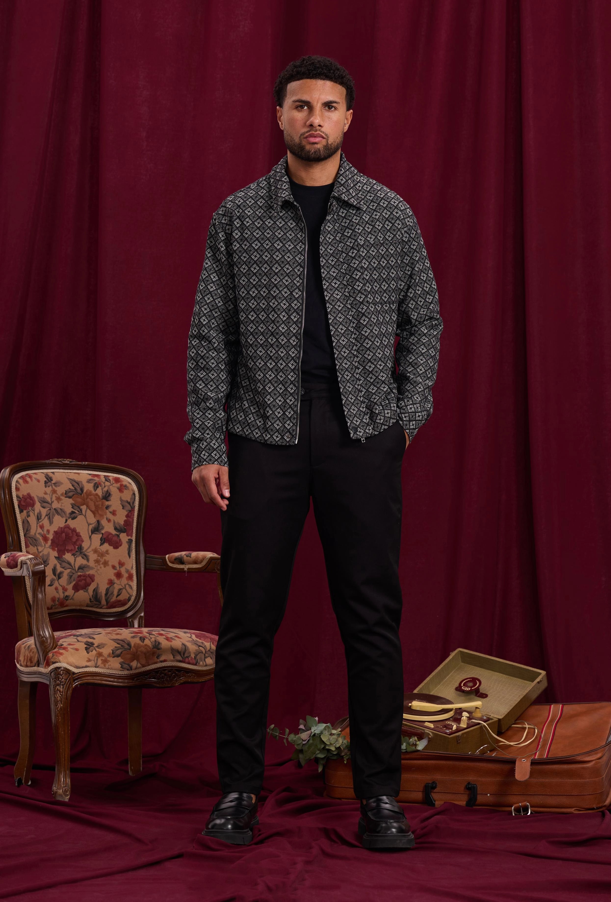 Veste à col chemise avec des motifs réguliers