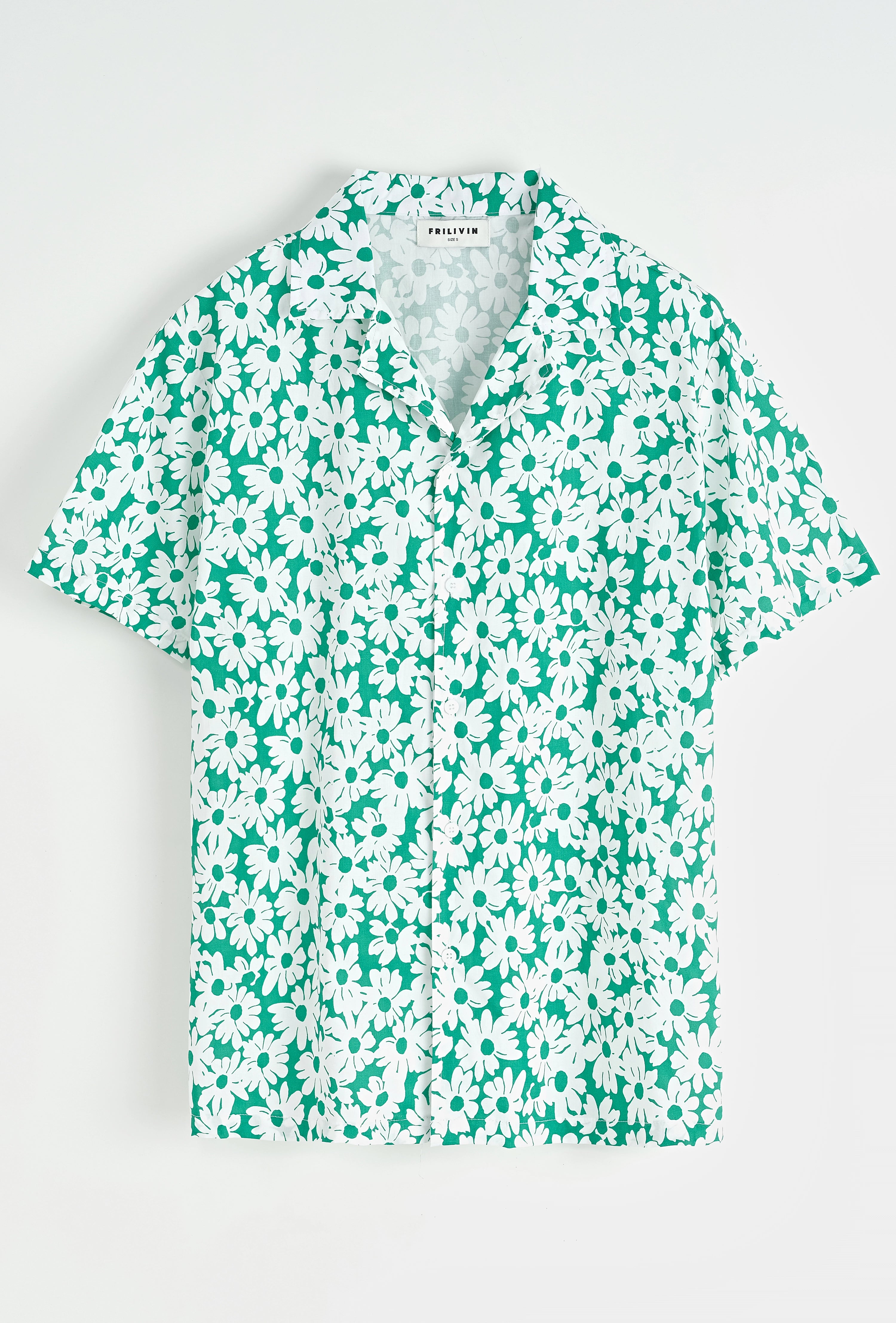 Chemise à manches courtes avec col et imprimé floral blanc sur fond camel