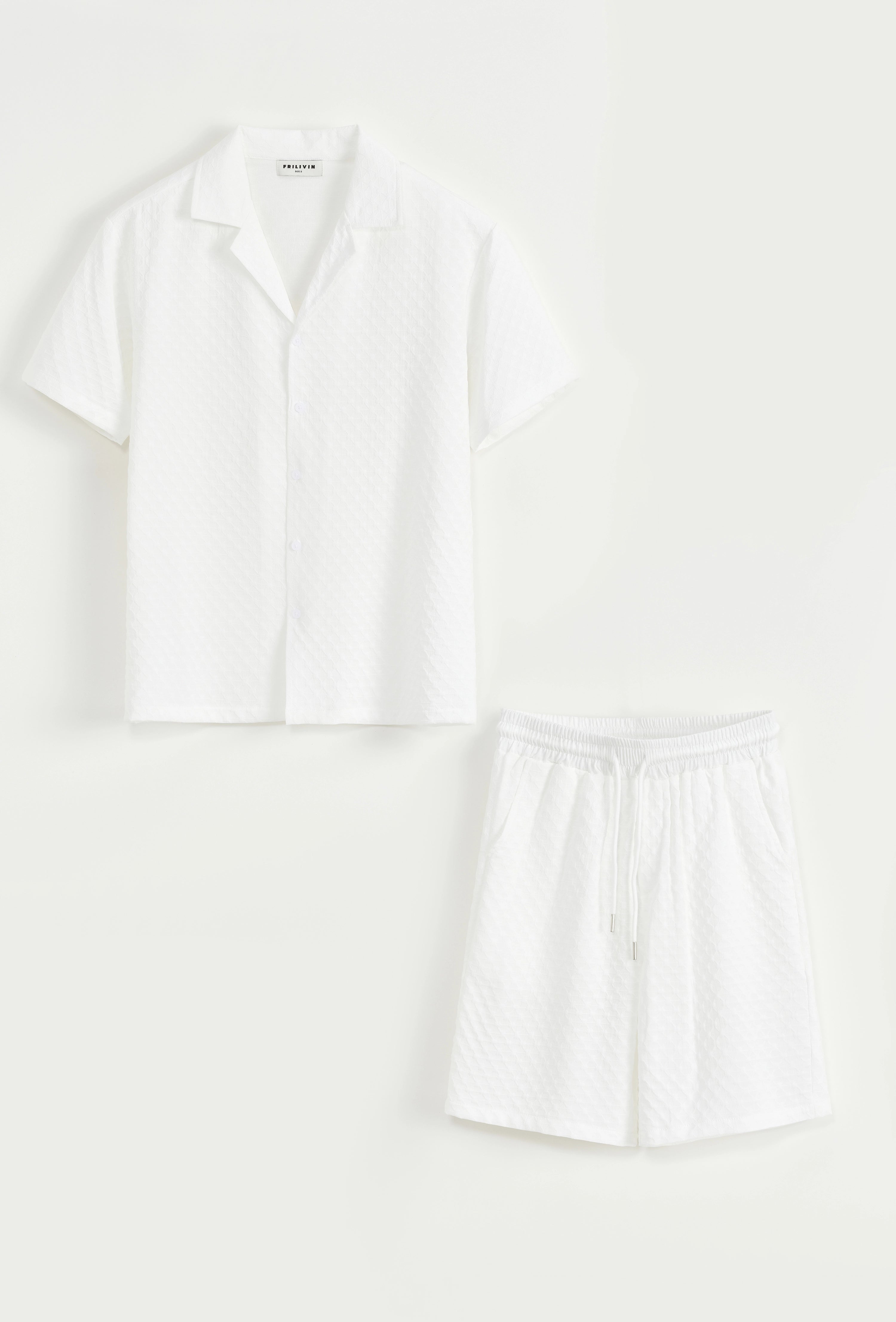Ensemble chemise à manches courtes et short