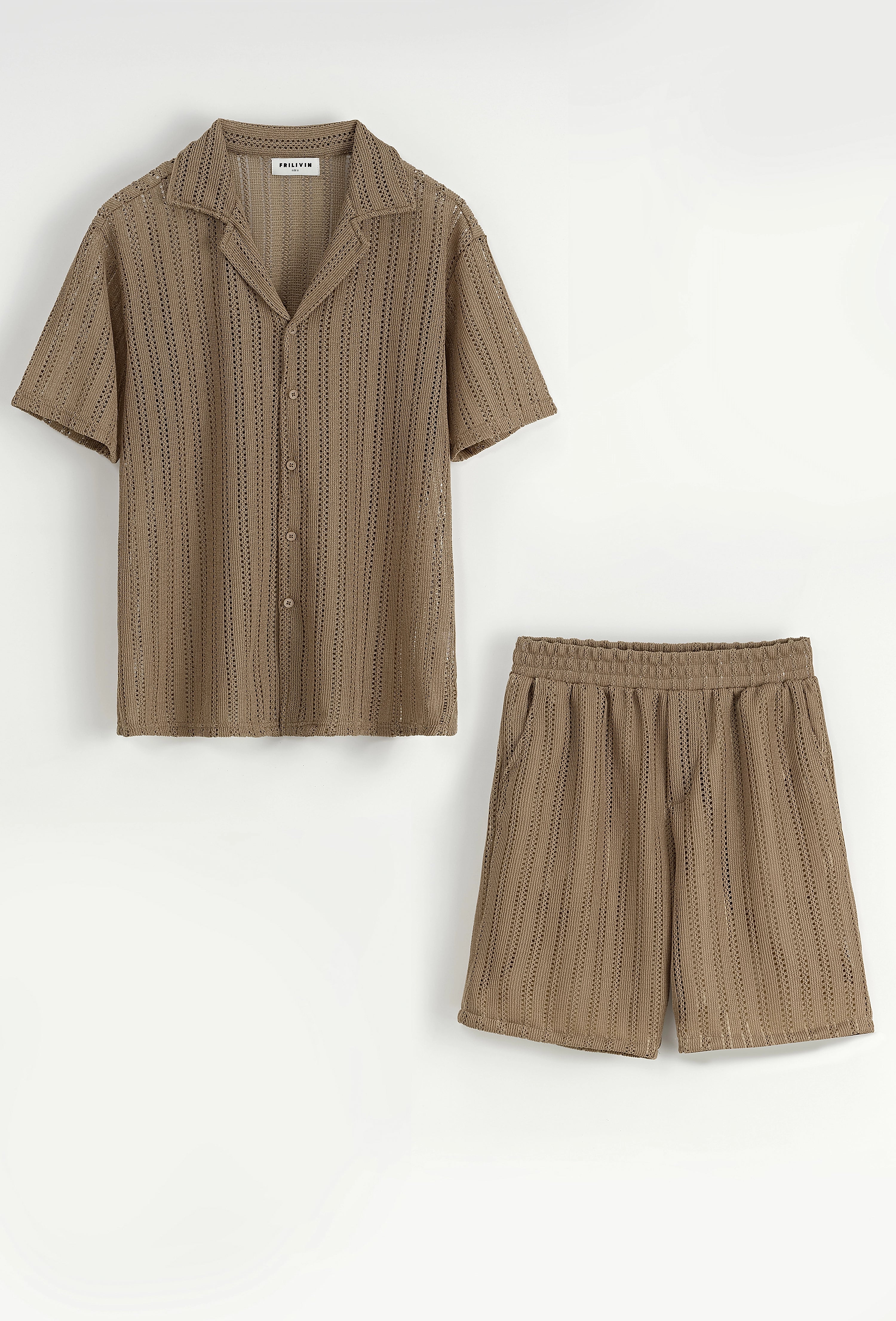 Ensemble chemise et short unis à rayures