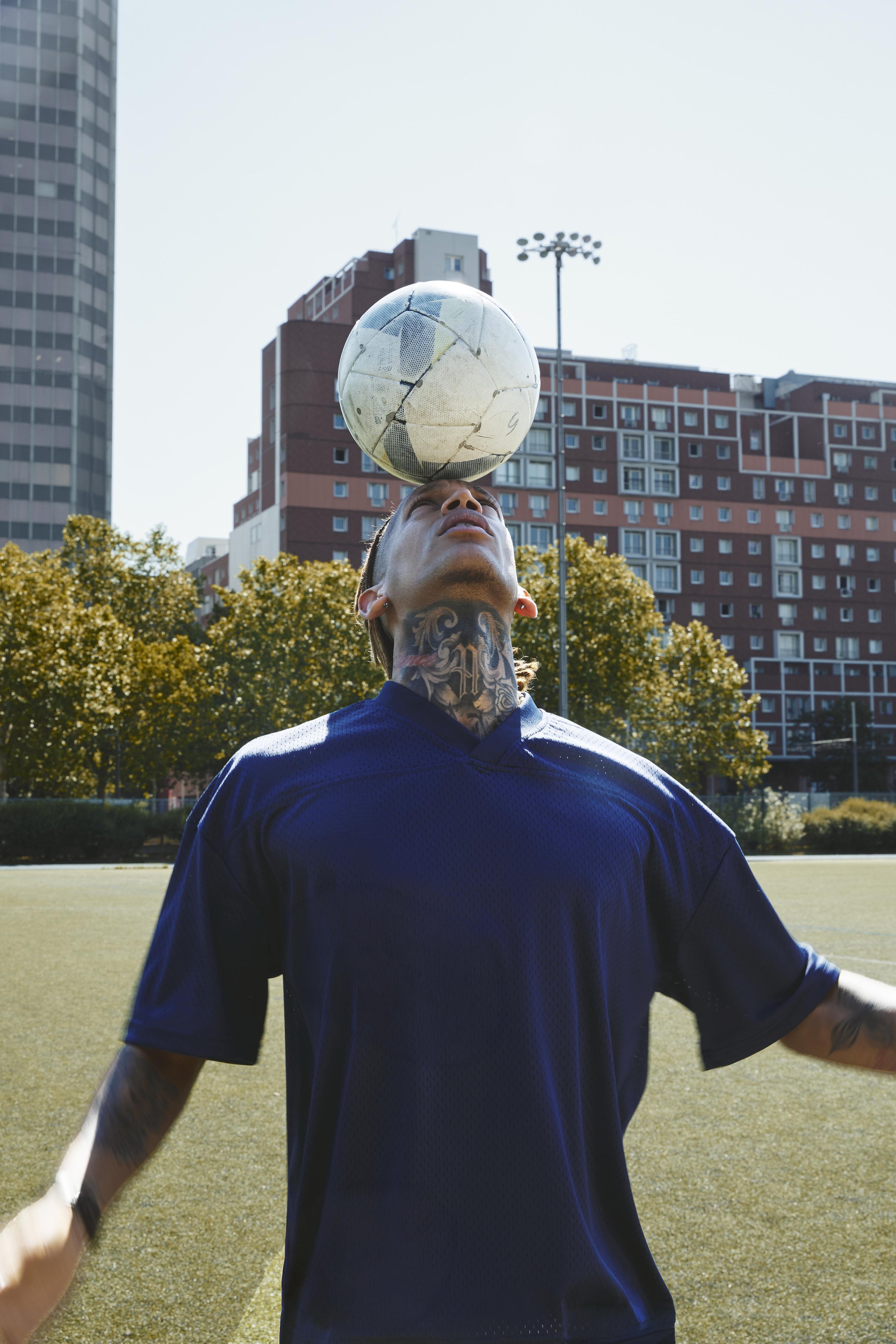 T-shirt football urbain
