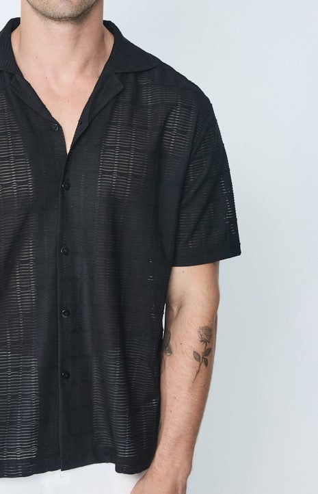 Chemise plissée manches courtes col à revers