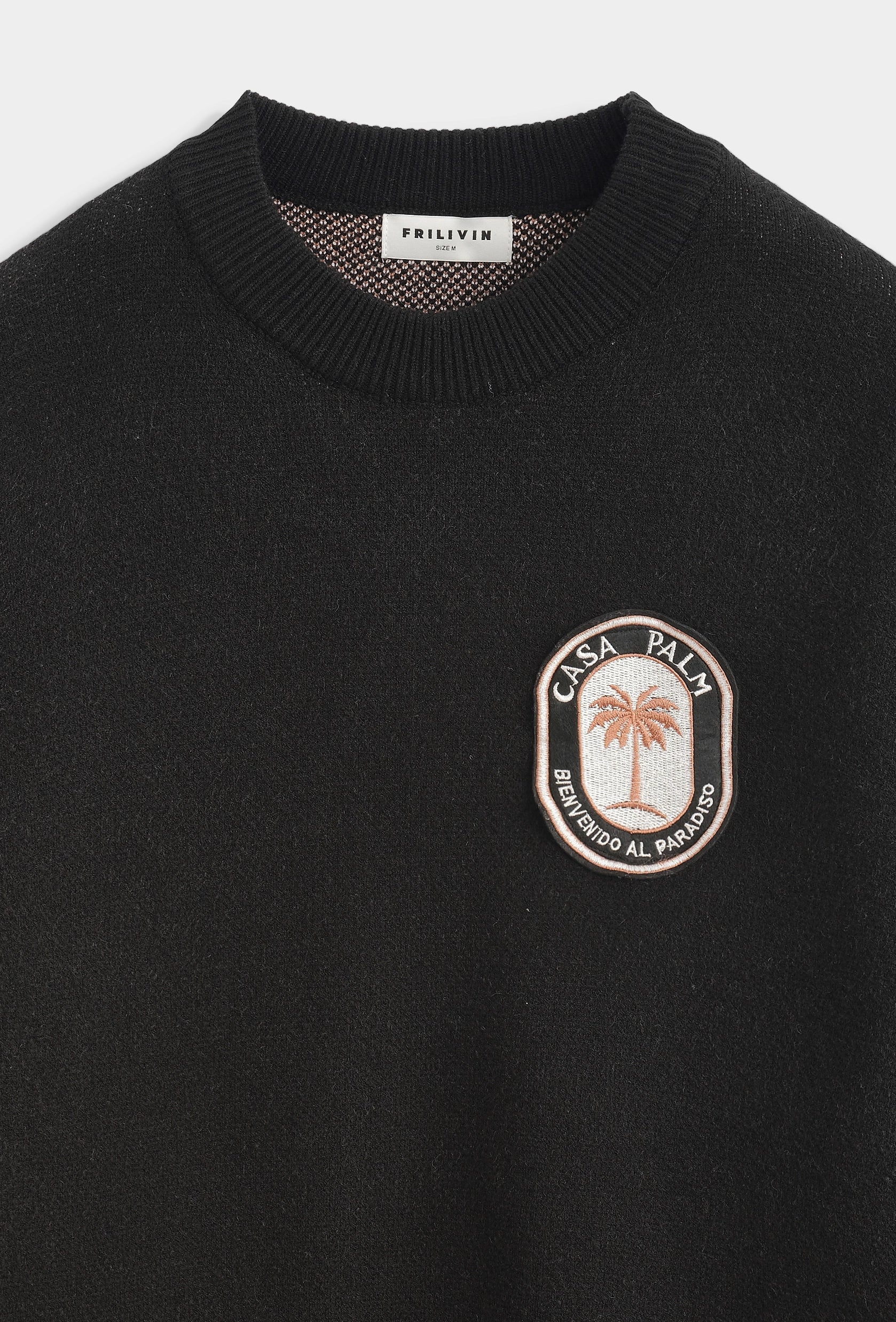 Pull en maille à col rond avec patch brodé sur la poitrine