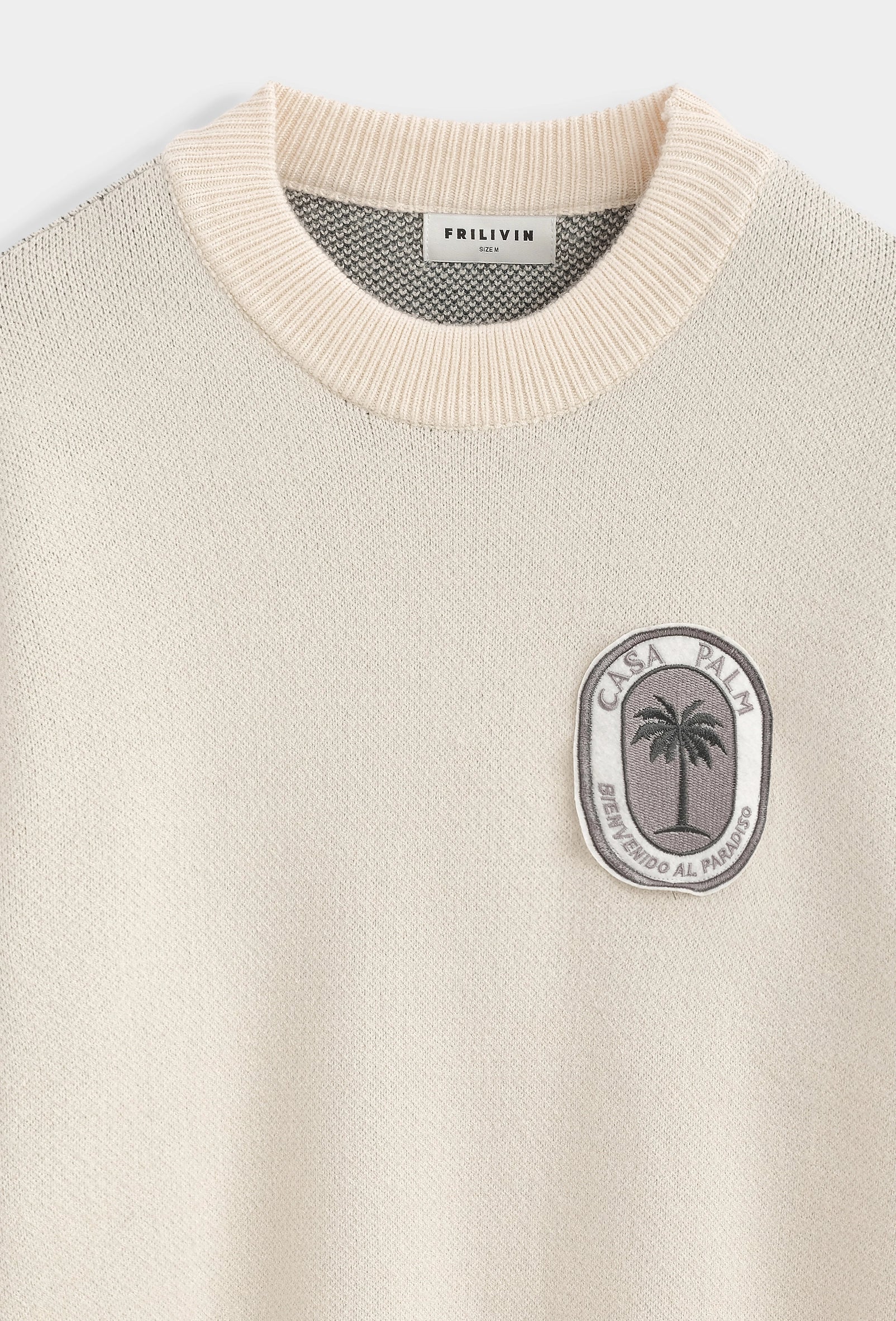 Pull en maille à col rond avec patch brodé sur la poitrine