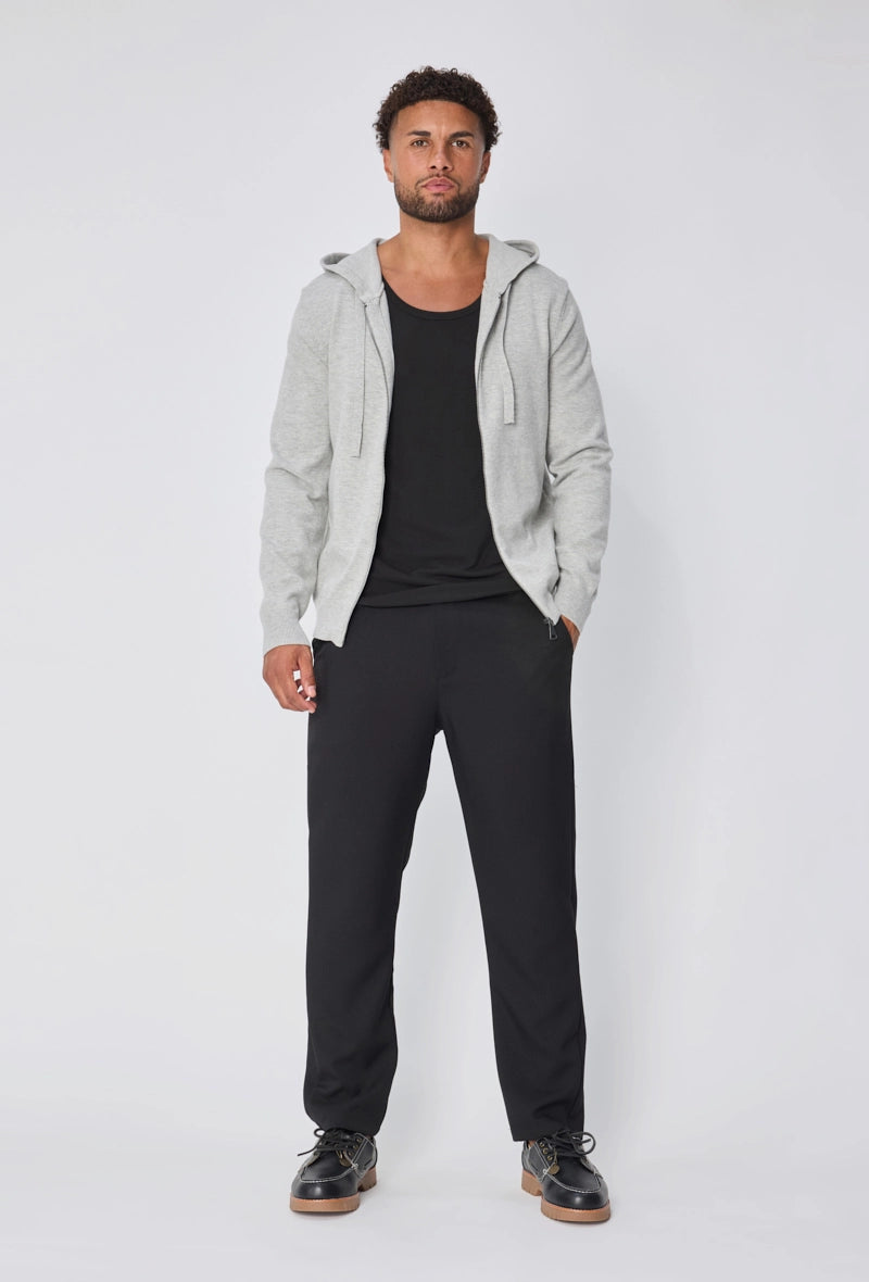 Pull uni à capuche