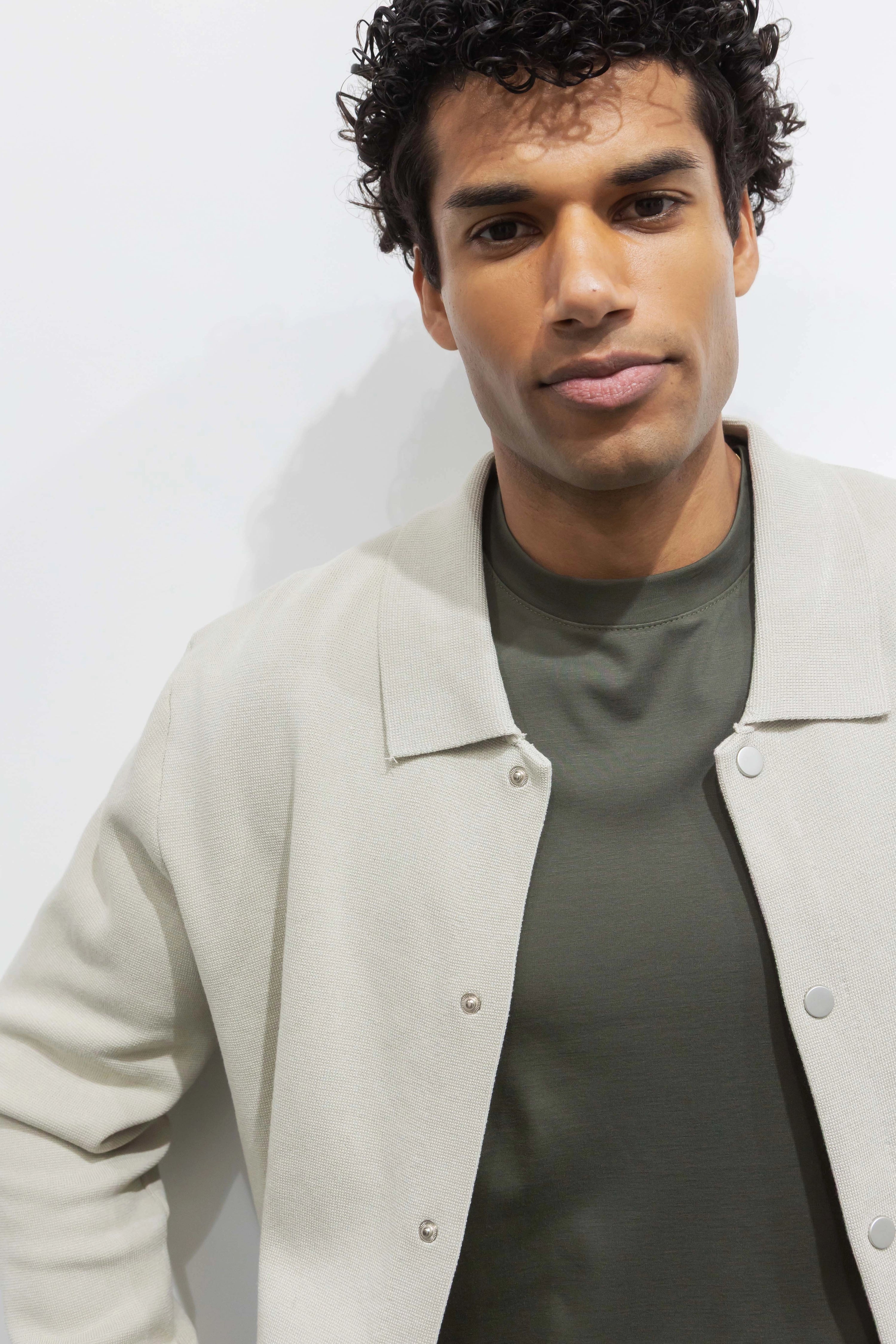 Gilet maille à bouton de pression