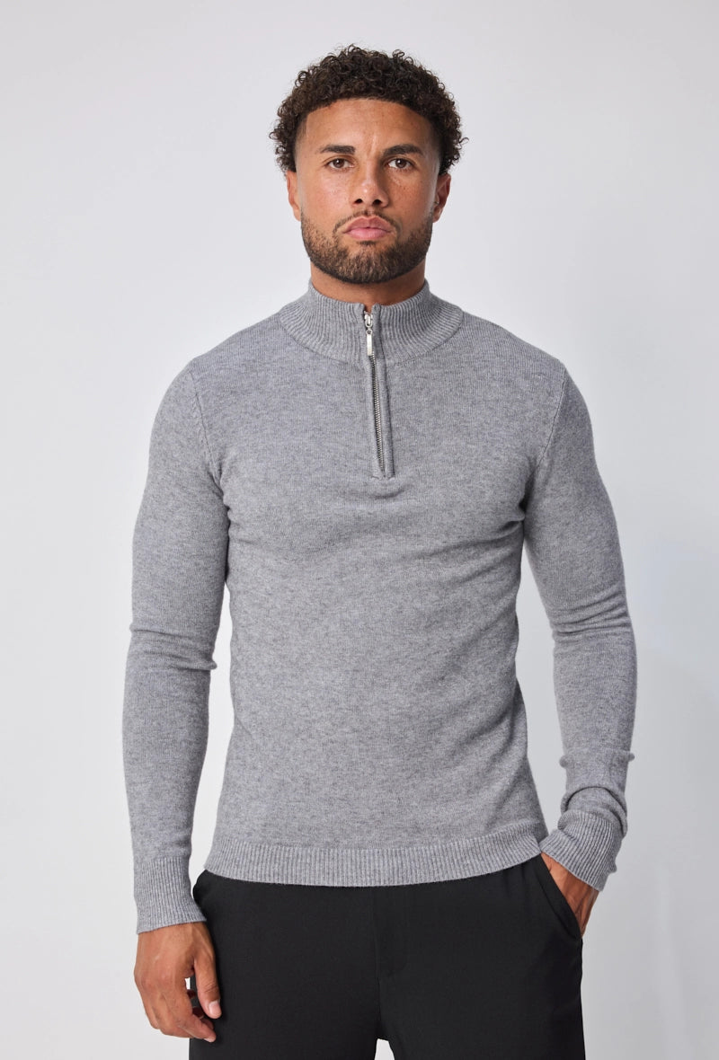 Soft and mottled fine knit sweater