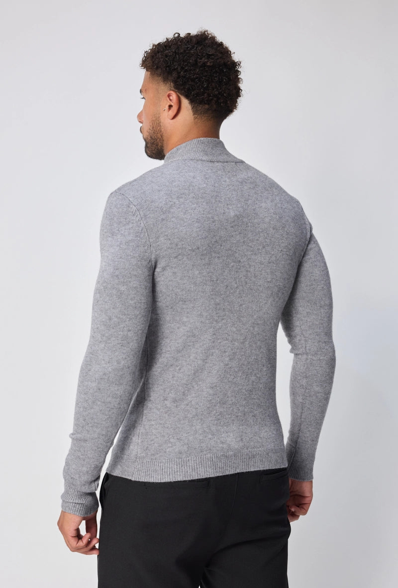 Soft and mottled fine knit sweater