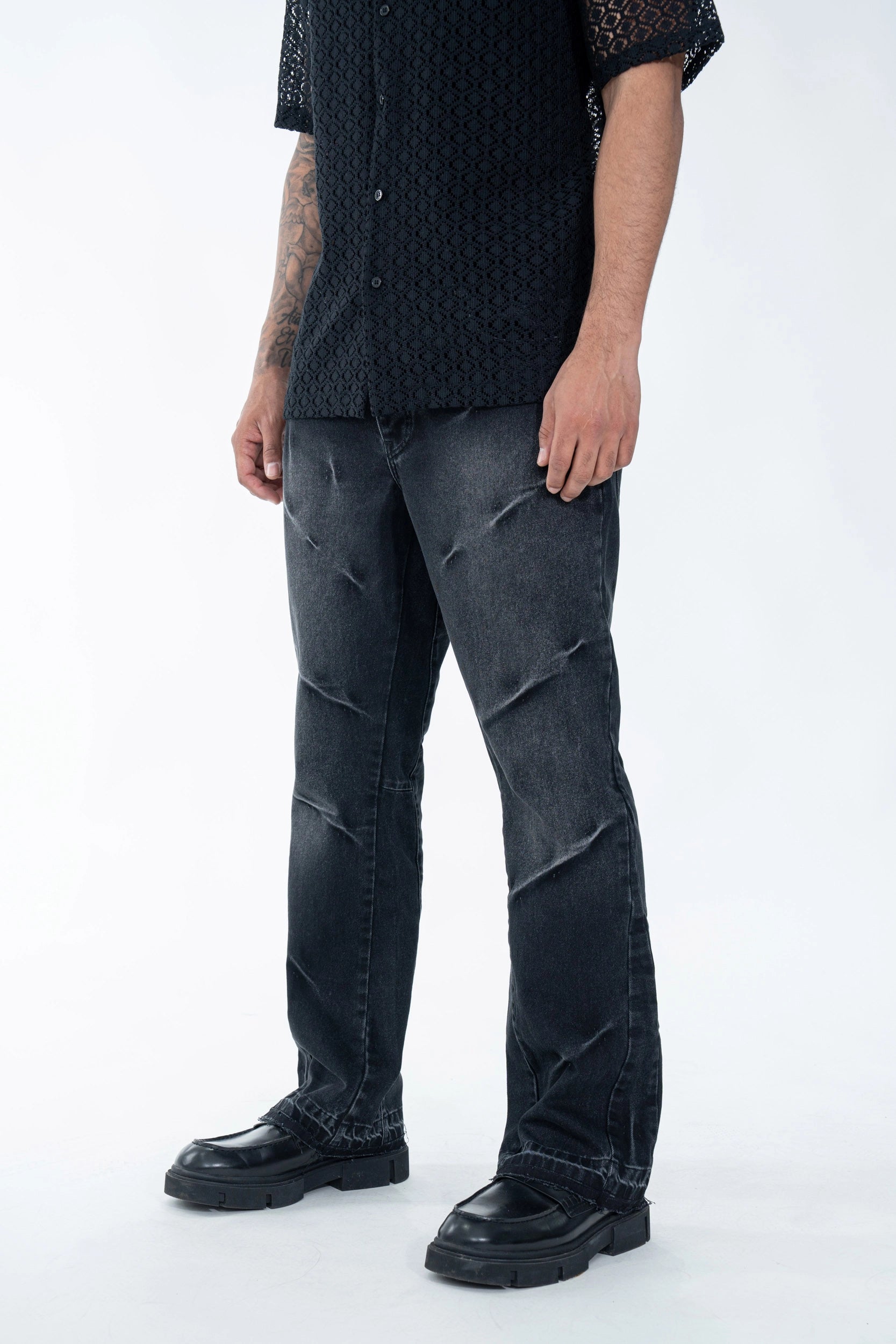 Pantalon noir délavé à détails