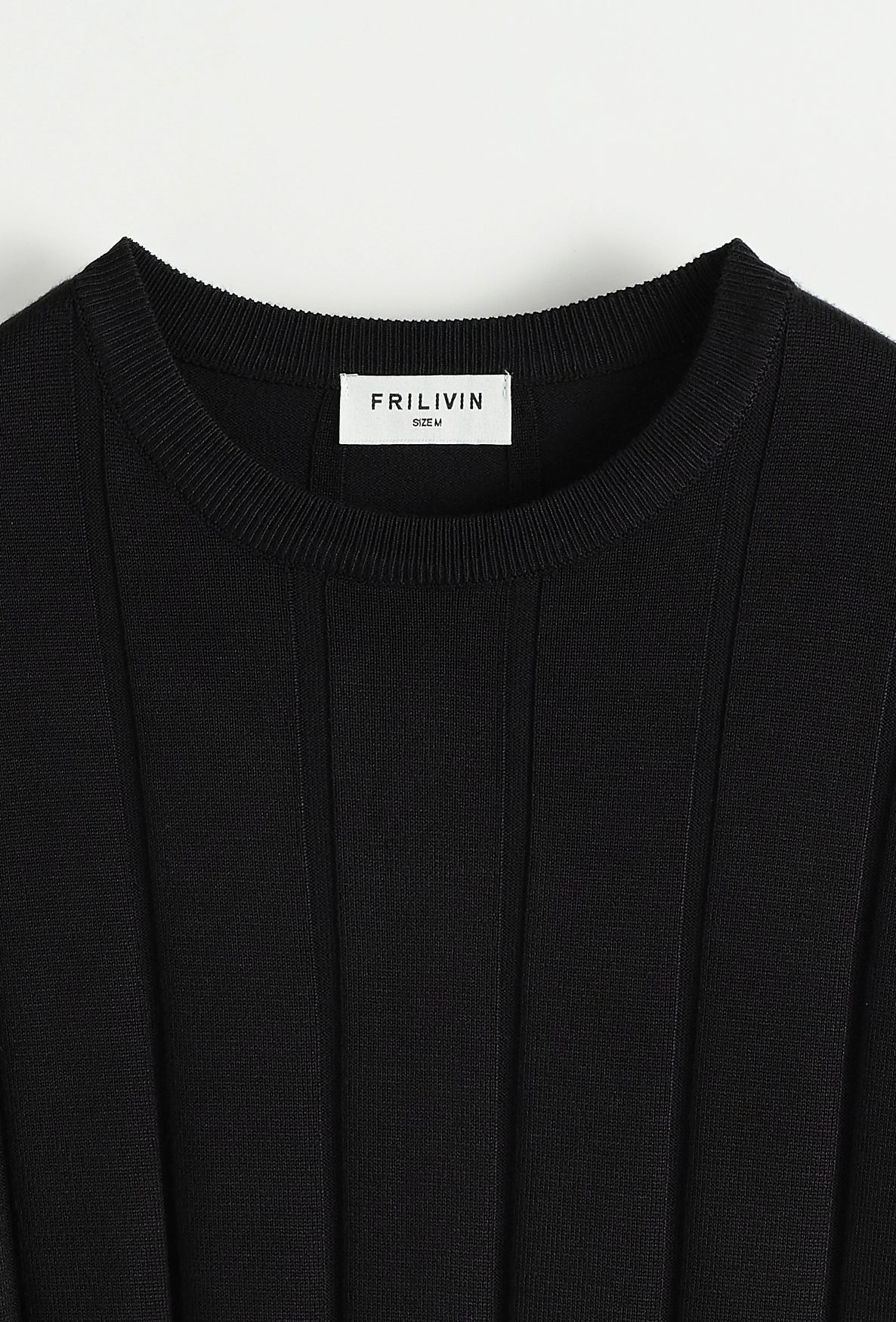 Pull léger avec lignes latérales