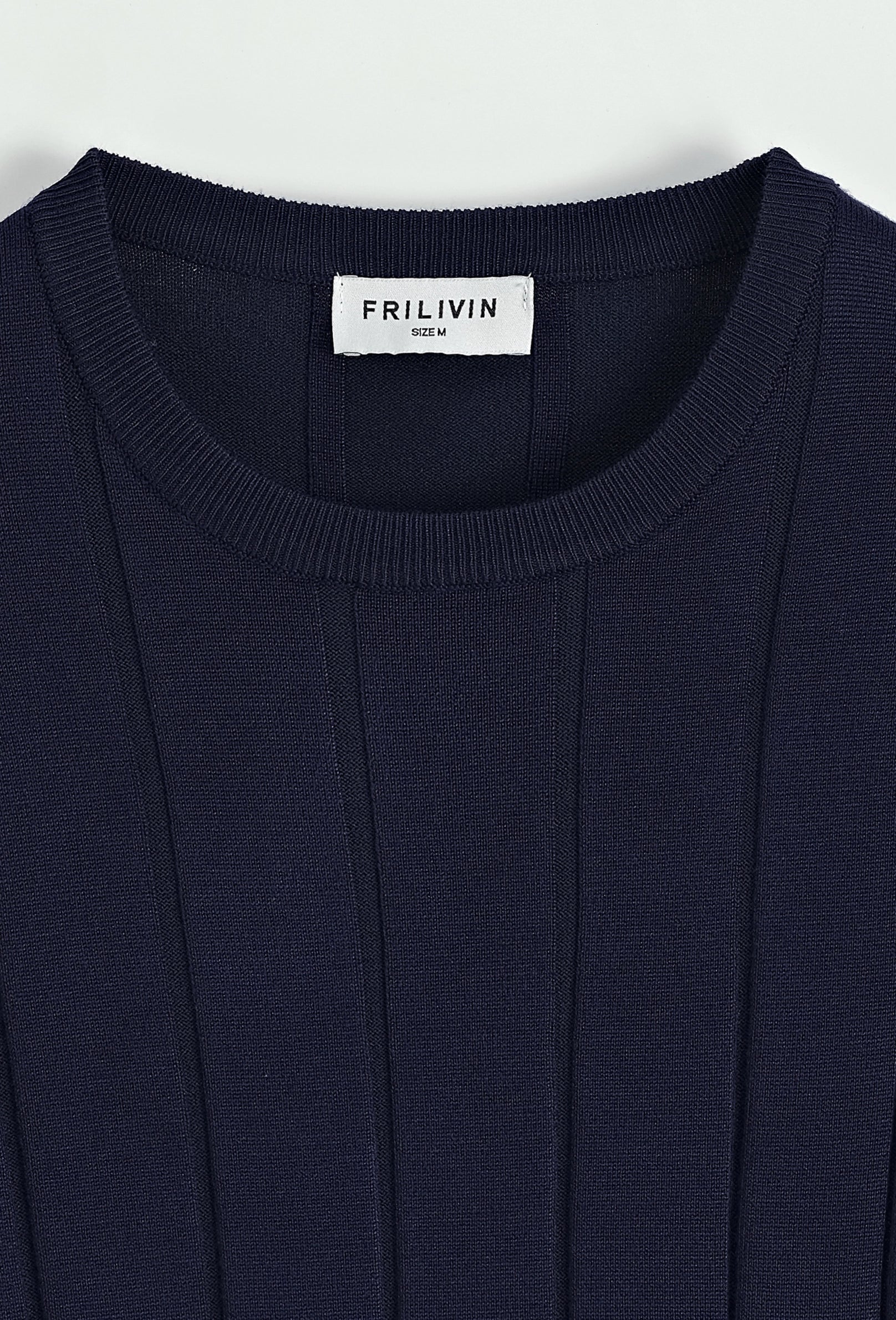 Pull léger avec lignes latérales