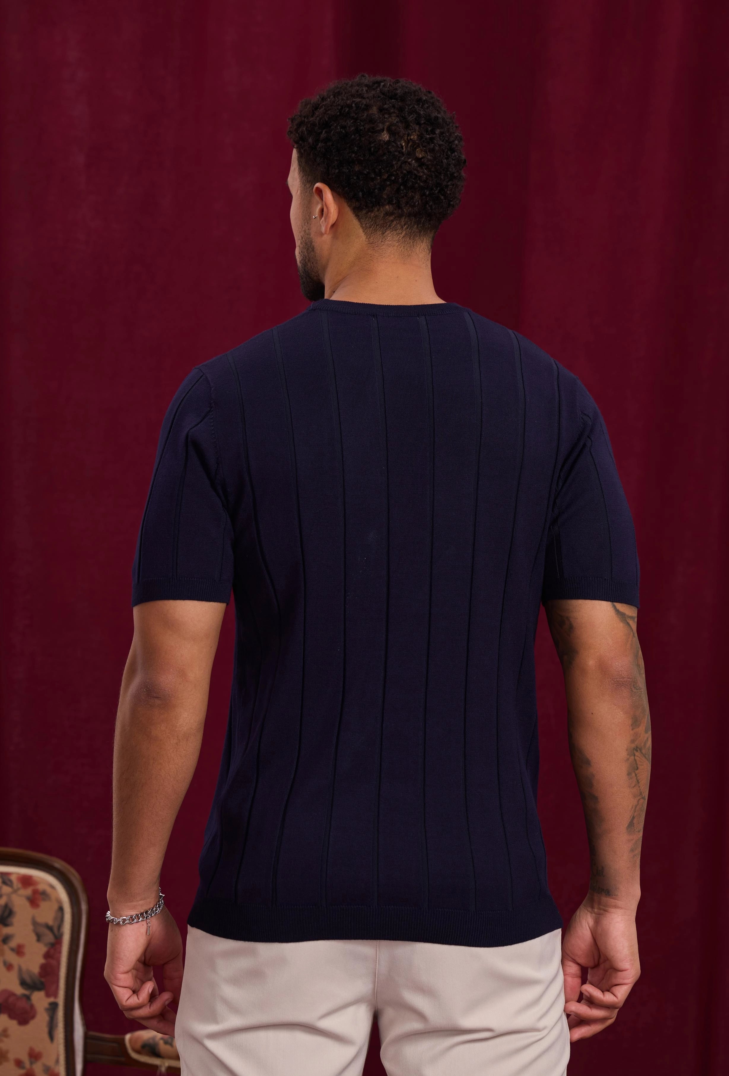 Pull léger avec lignes latérales