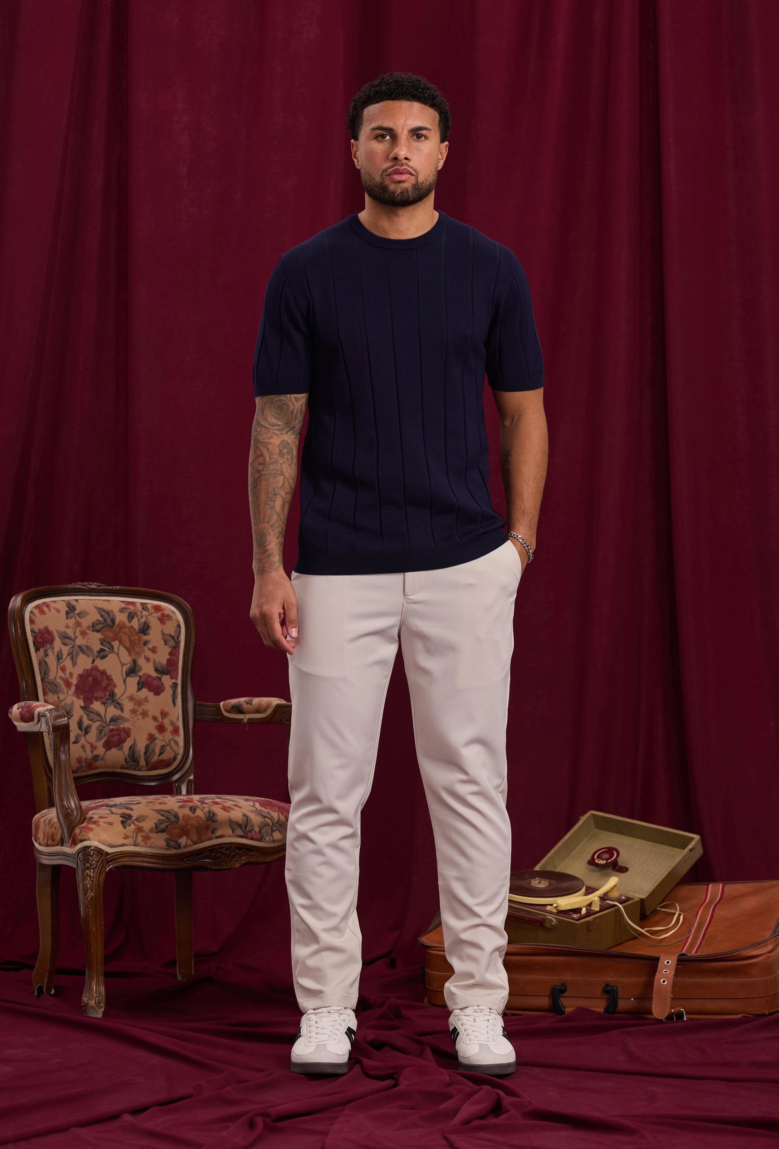 Pull léger avec lignes latérales