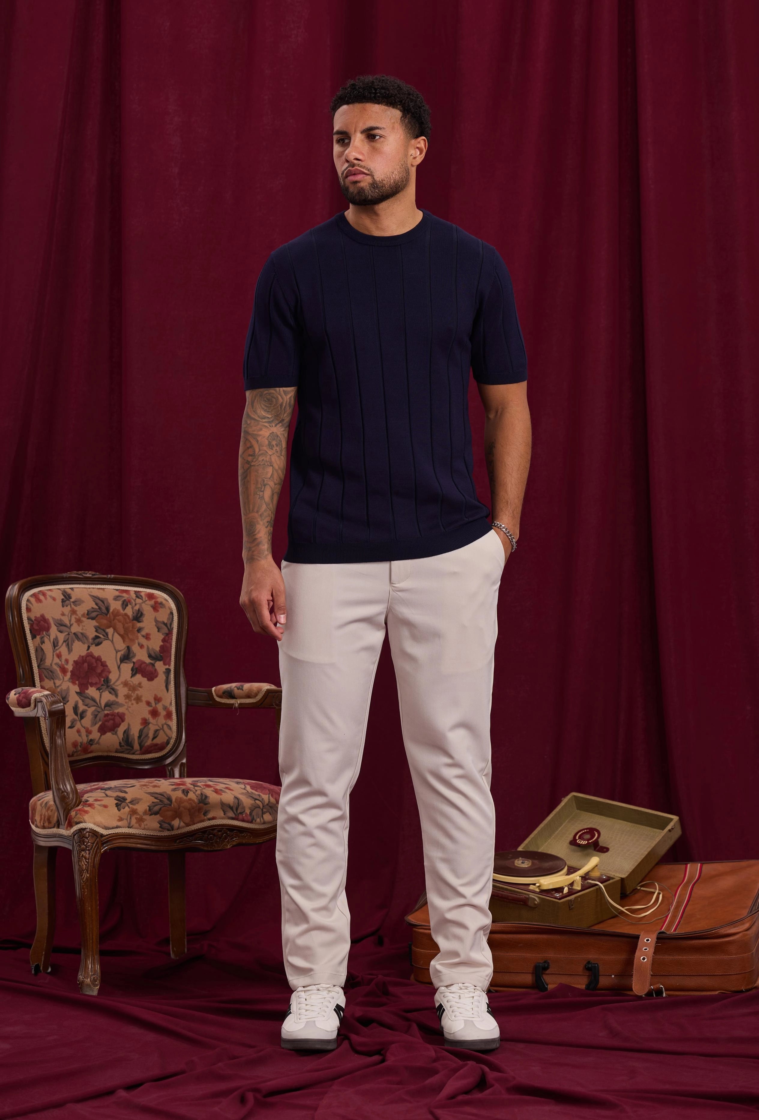 Pull léger avec lignes latérales
