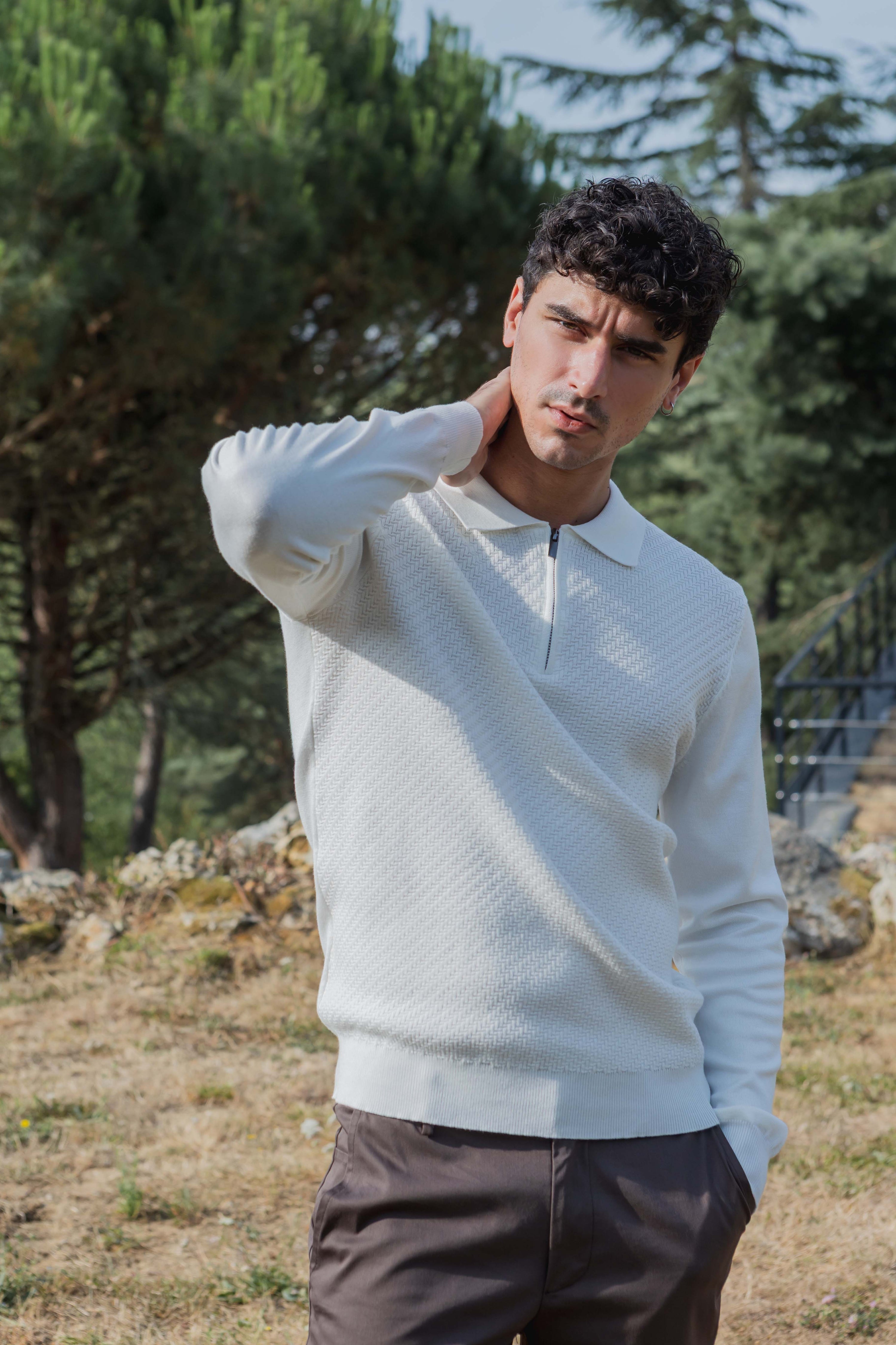 Polo à col zippé style moderne