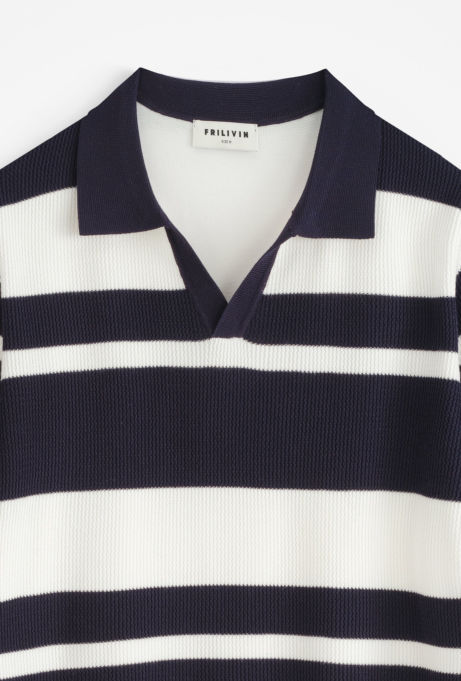 Polo col v ouvert rayé