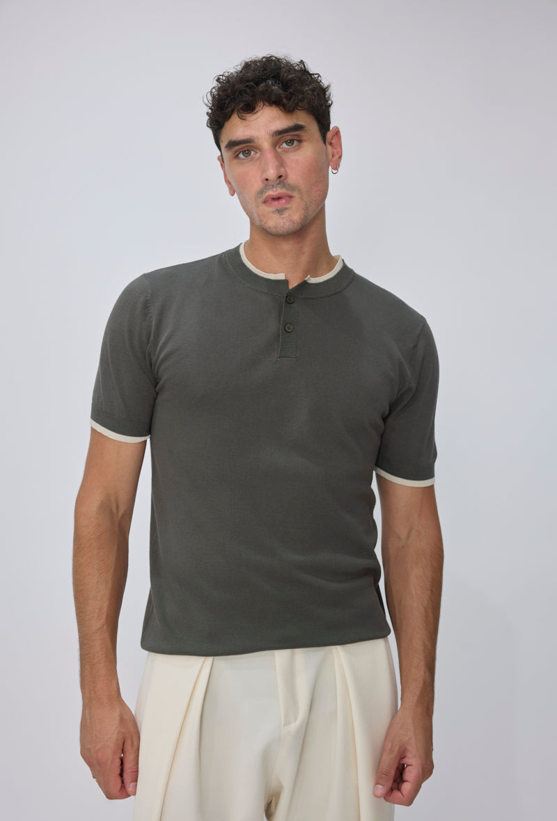 Polo tricoté col montant