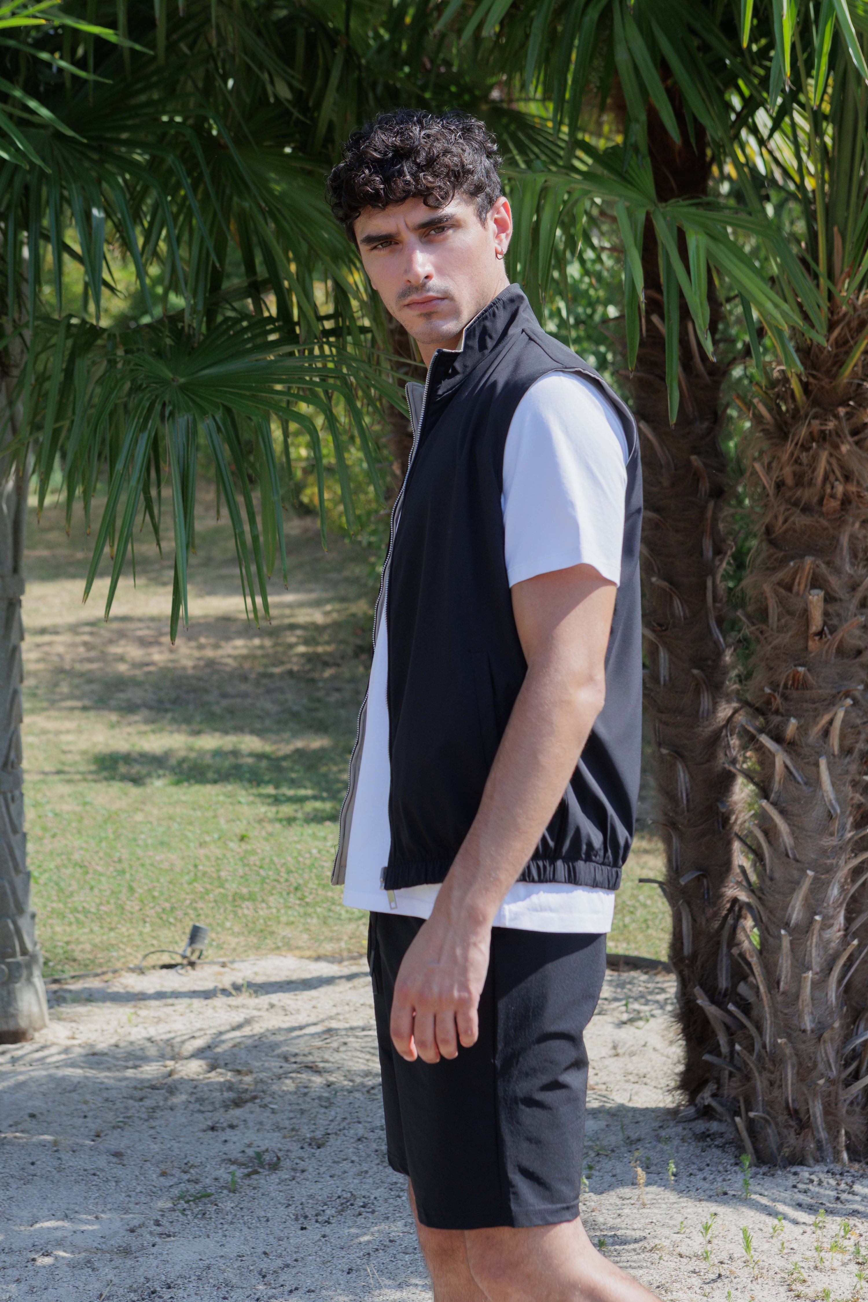 Veste sans manches à zip unie