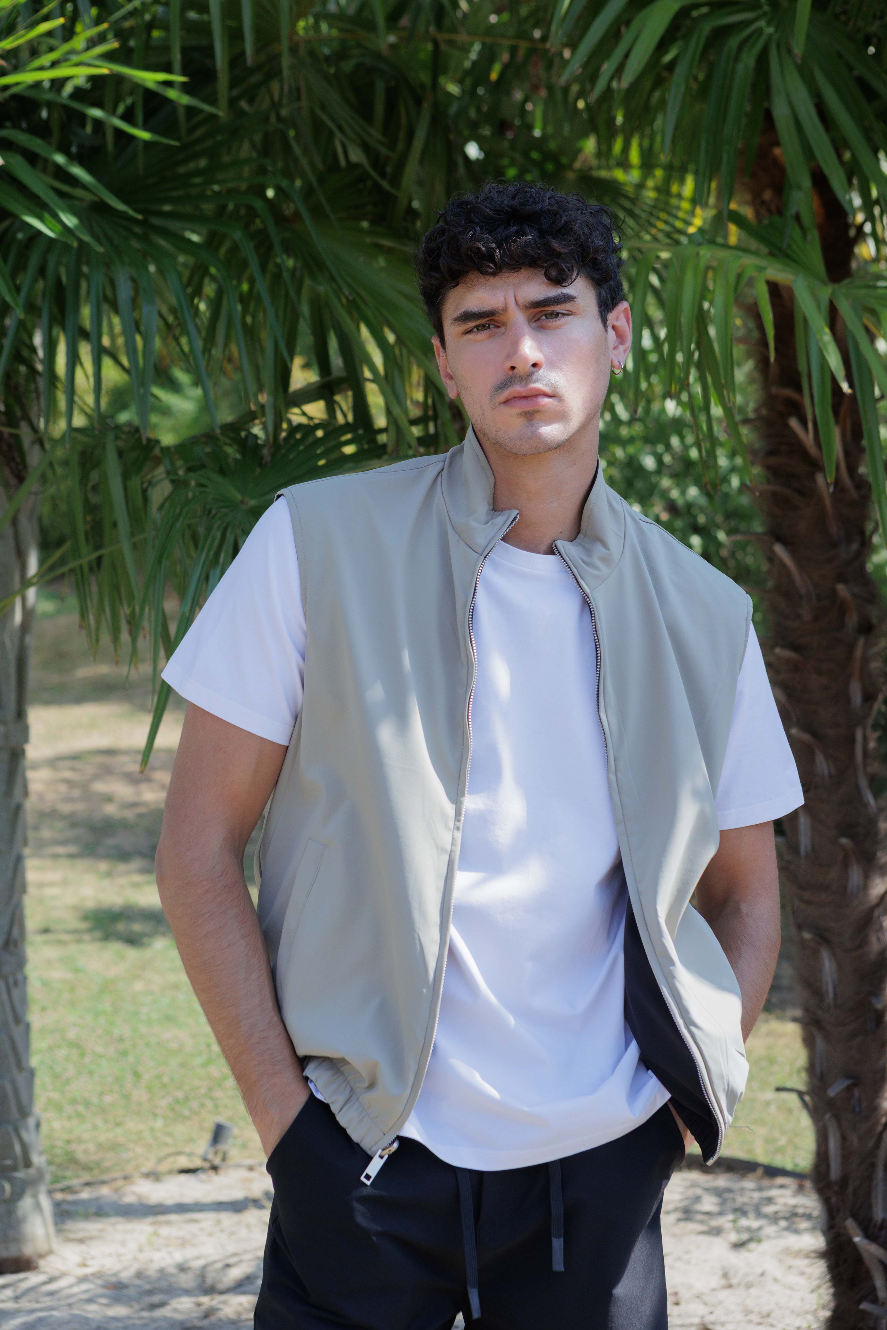 Veste sans manches à zip unie
