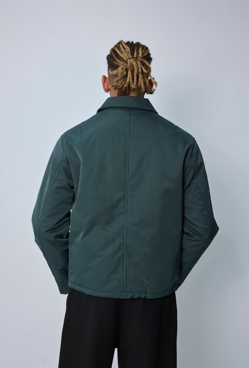 Veste moderne à col pratique et élégante